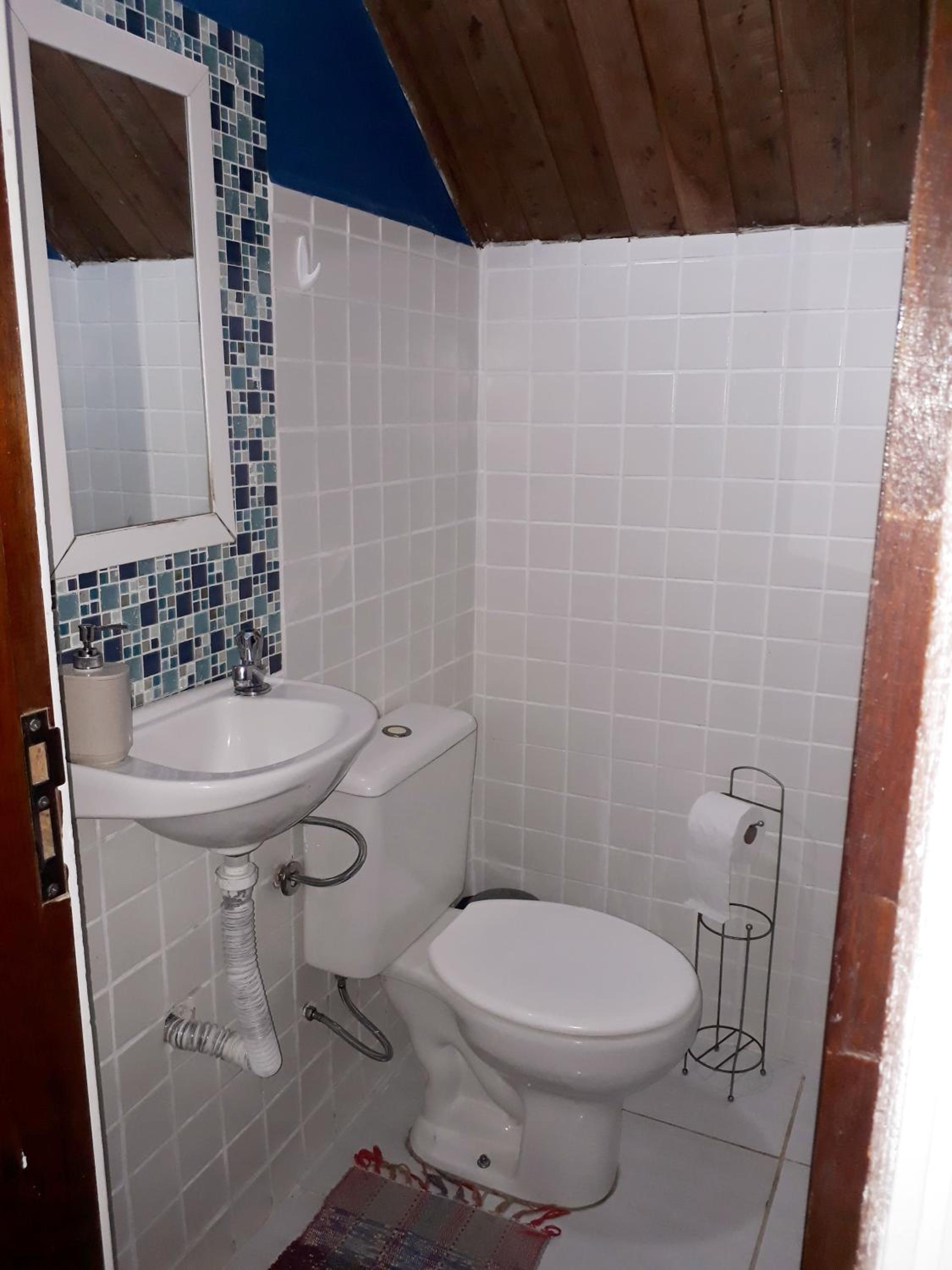 Linda Casa, 3 quartos, acomoda 10 pessoas, há 1,5 km da praia da Enseada