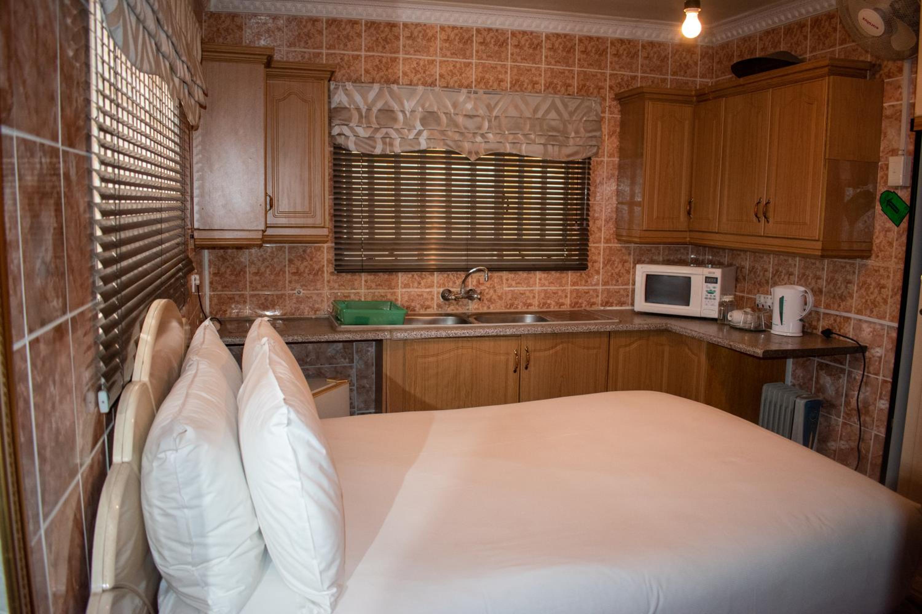 Lenasia Guest Lodge view 5
