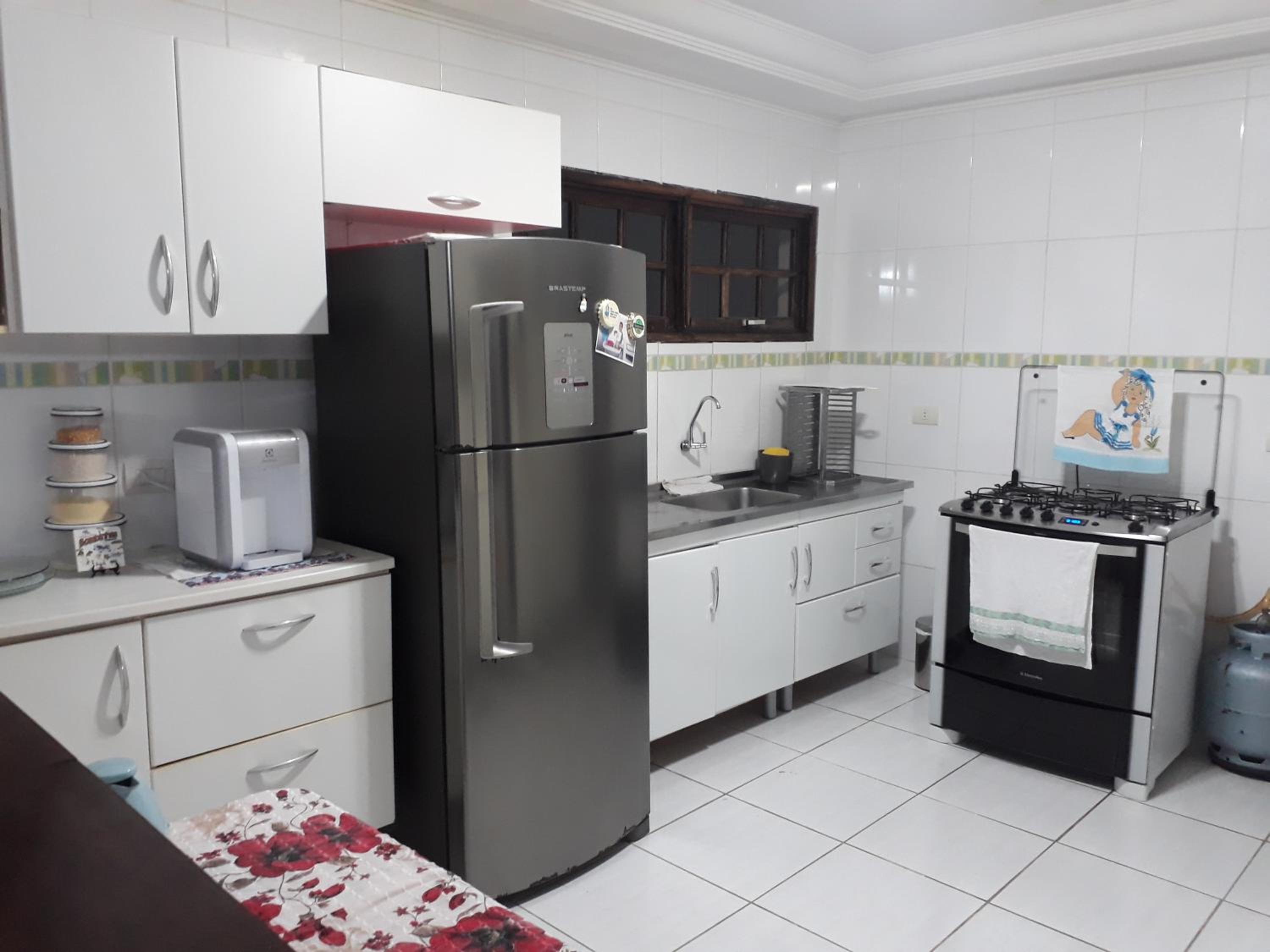 Linda Casa, 3 quartos, acomoda 10 pessoas, há 1,5 km da praia da Enseada