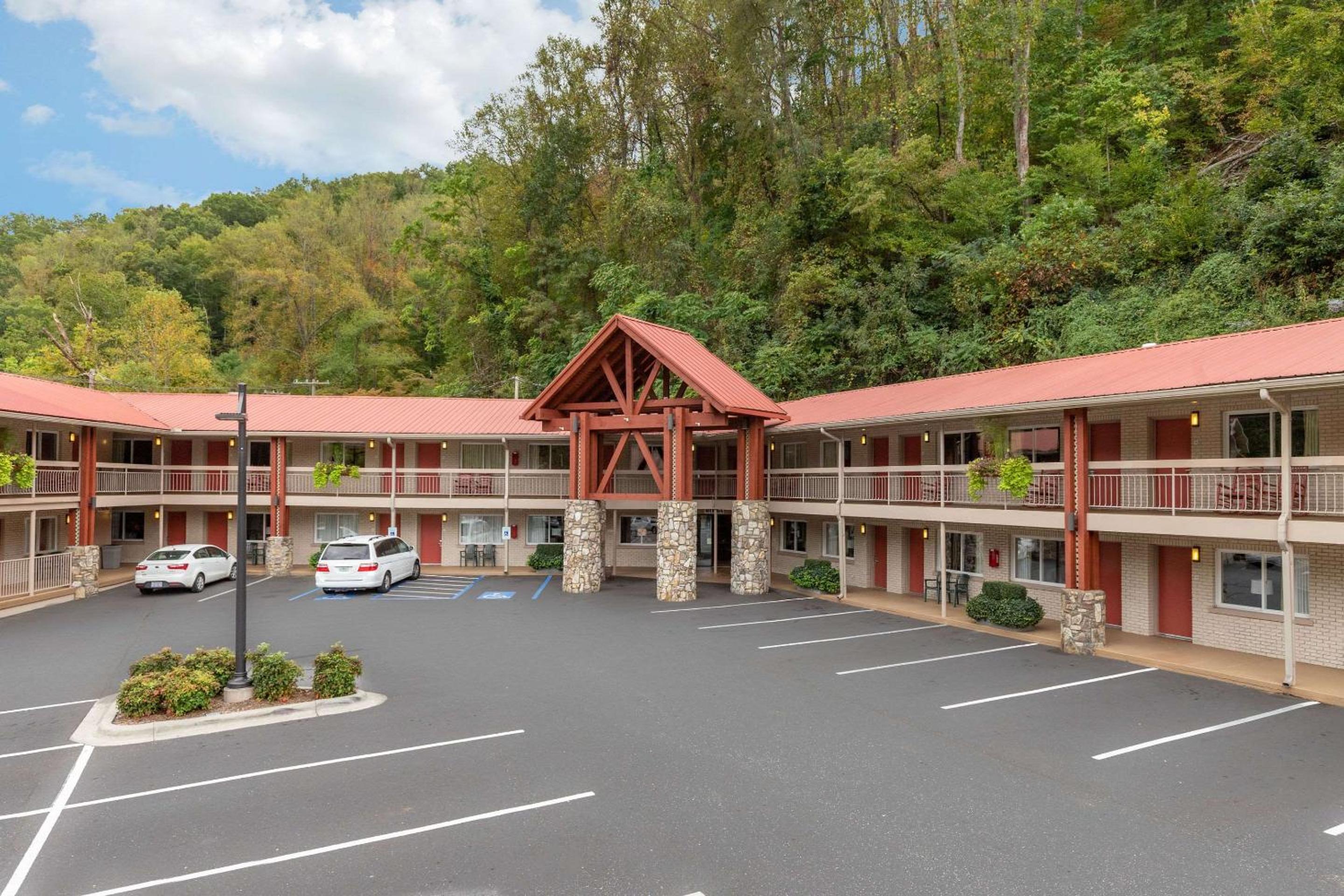 Econo Lodge Cherokee Near Island Park view 2