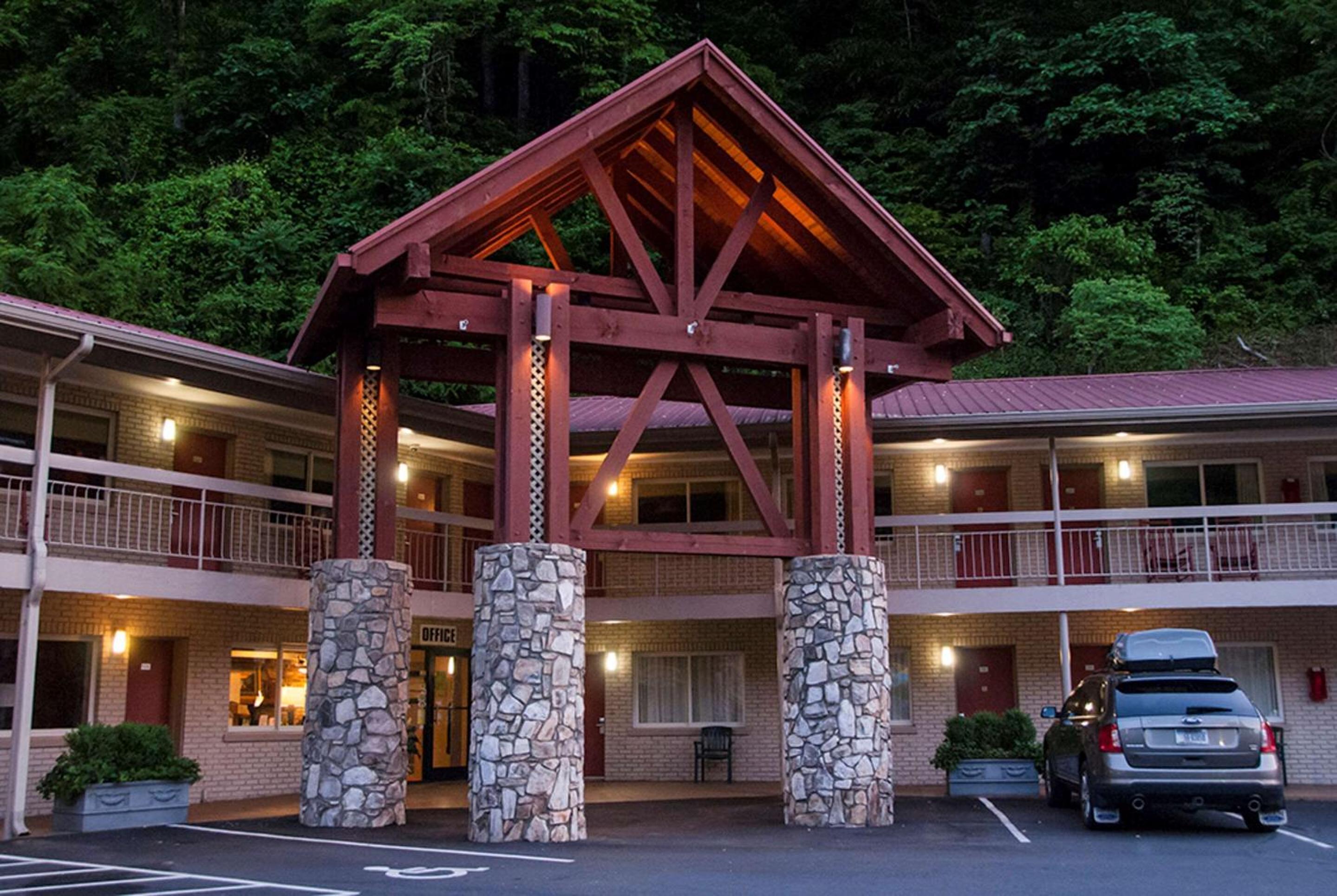 Econo Lodge Cherokee Near Island Park view 3