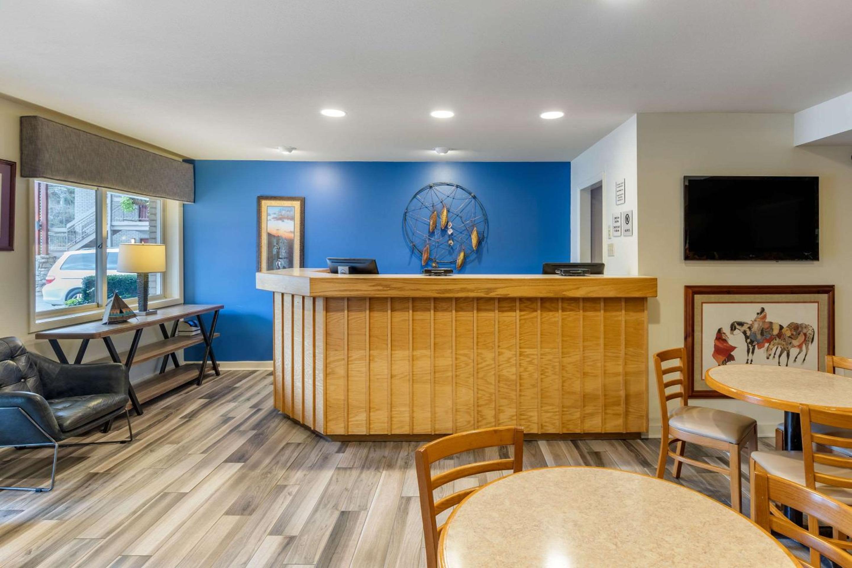 Econo Lodge Cherokee Near Island Park view 5