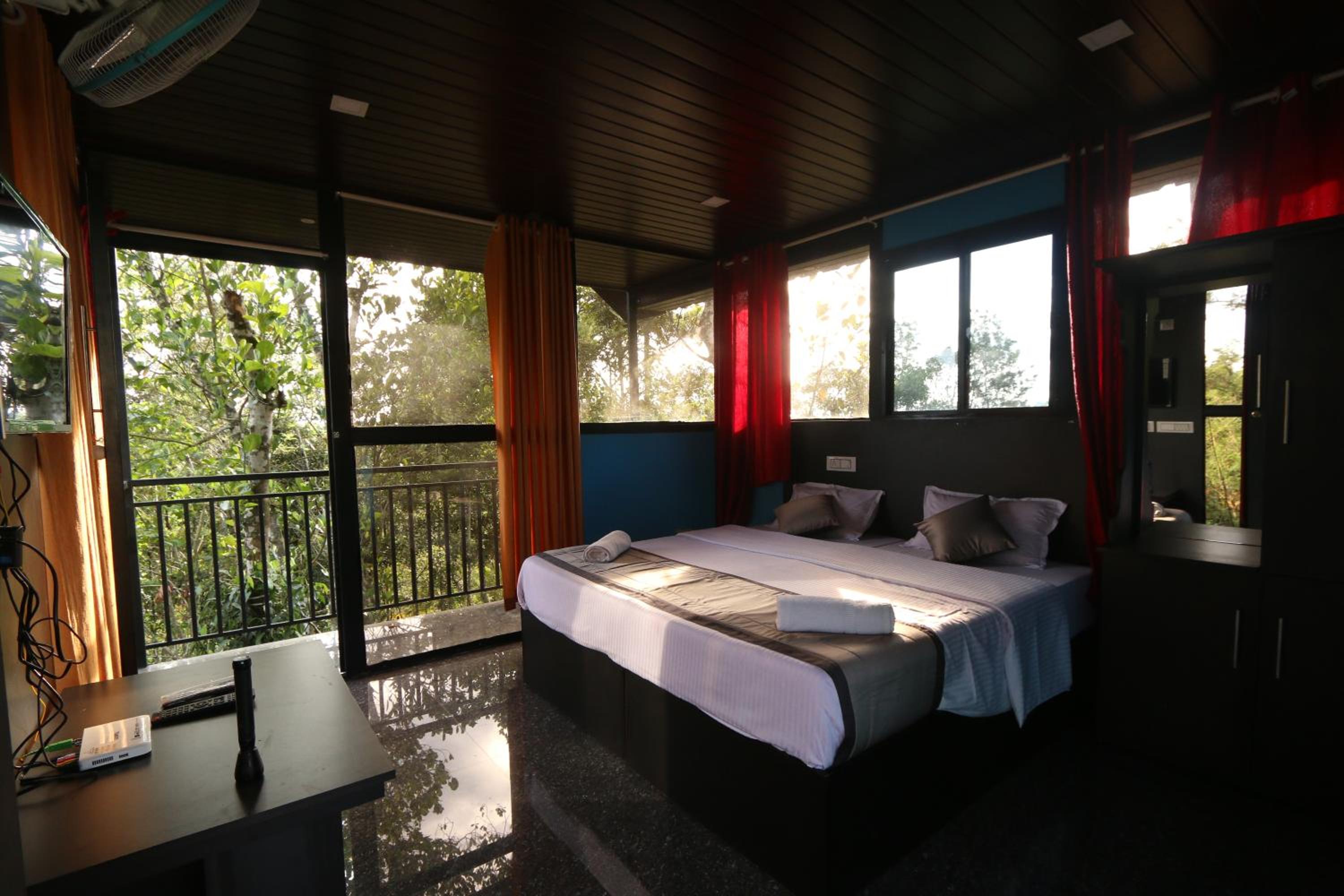 Spice Valley Home Stay & Tree House Munnar view 4