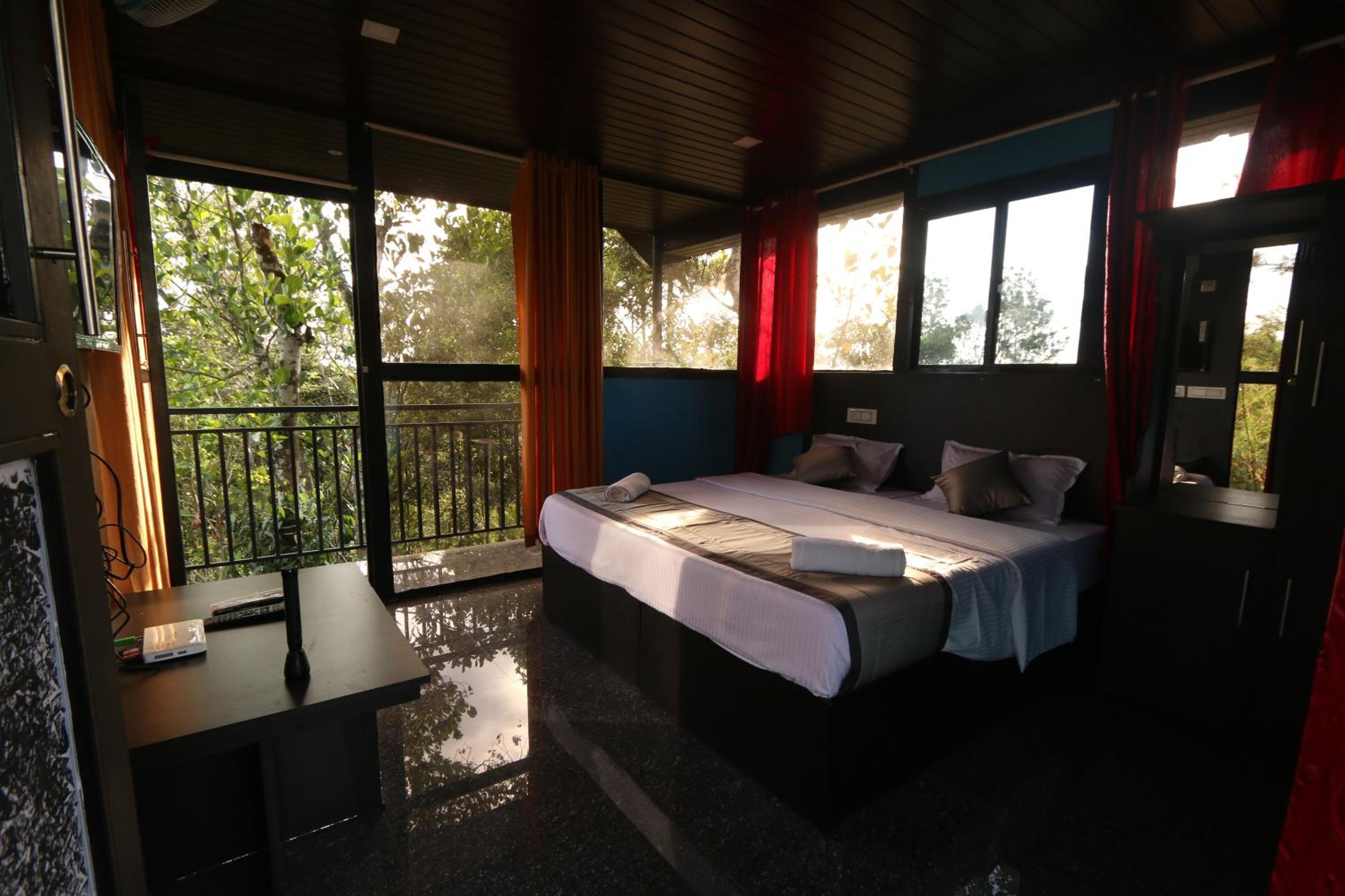 Spice Valley Home Stay & Tree House Munnar view 3