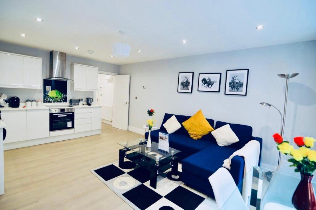 Morden Central Self Contained Flat by CozyNest view 3