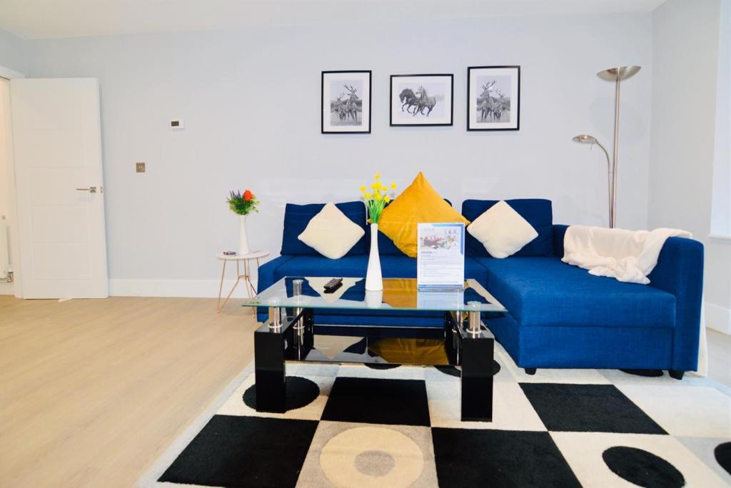 Morden Central Self Contained Flat by CozyNest view 5