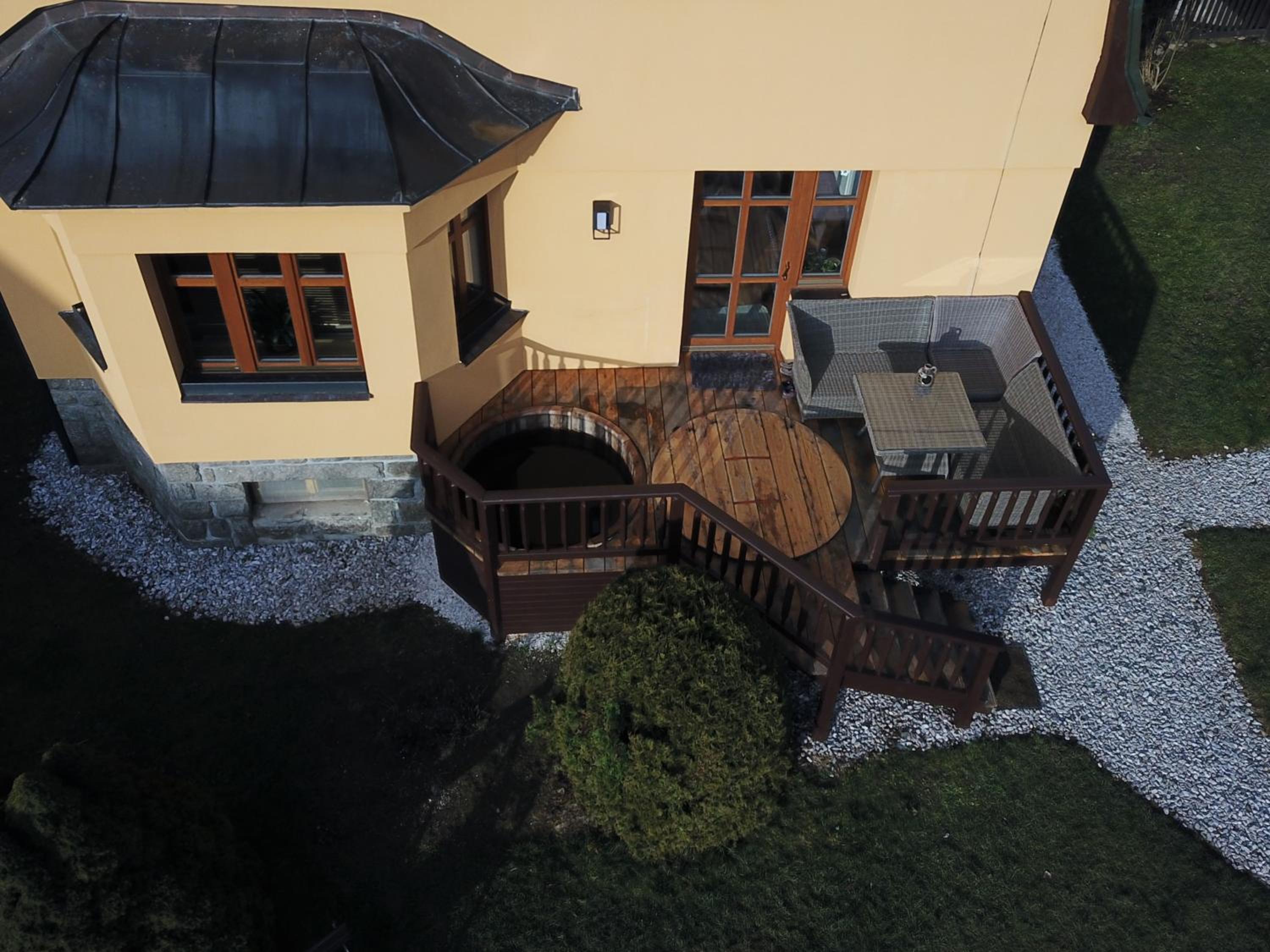 Apartment with private hot tub and garden