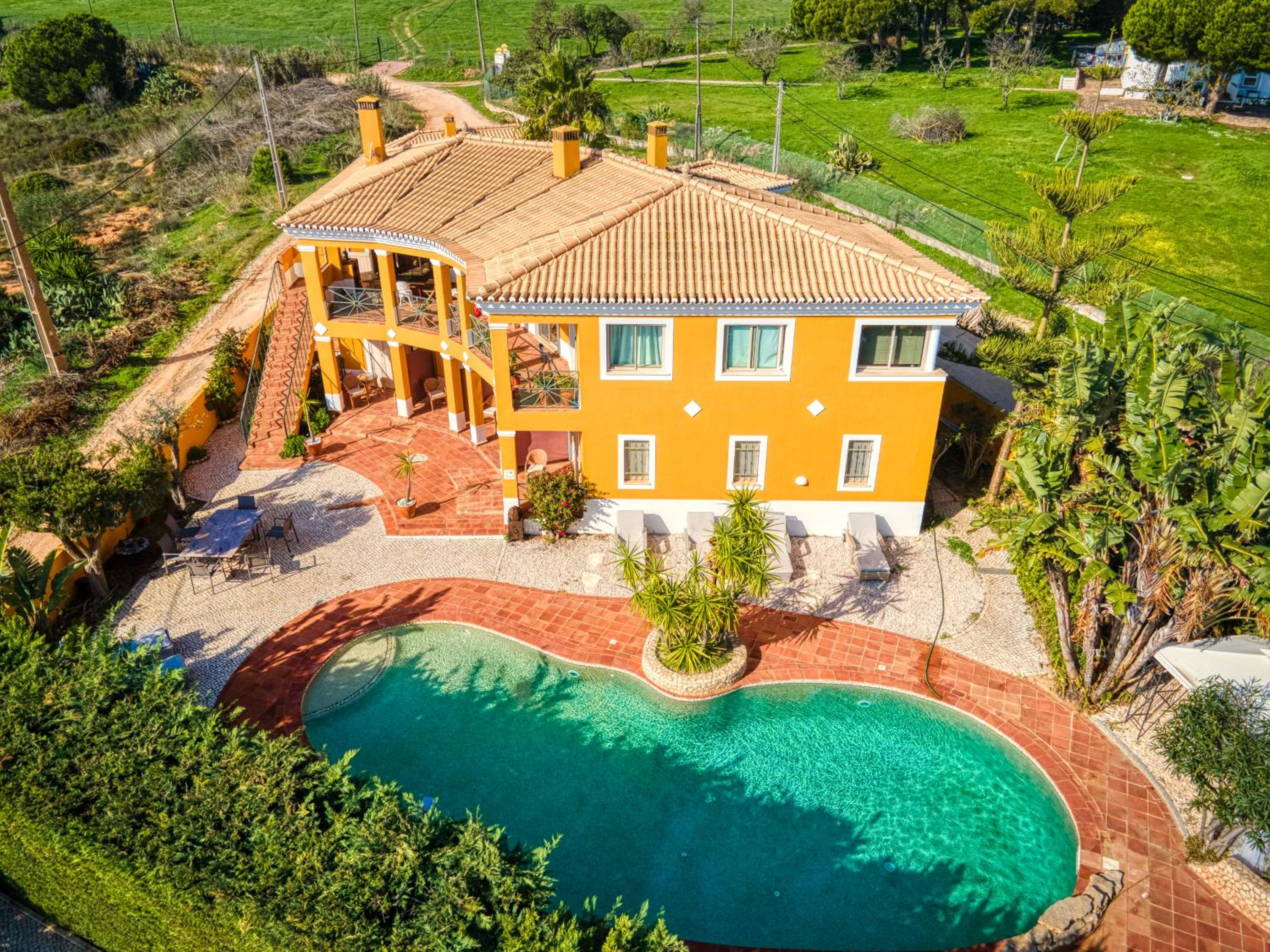 Hotel Moonshine Guest House with private studios and private cottage - Image 1