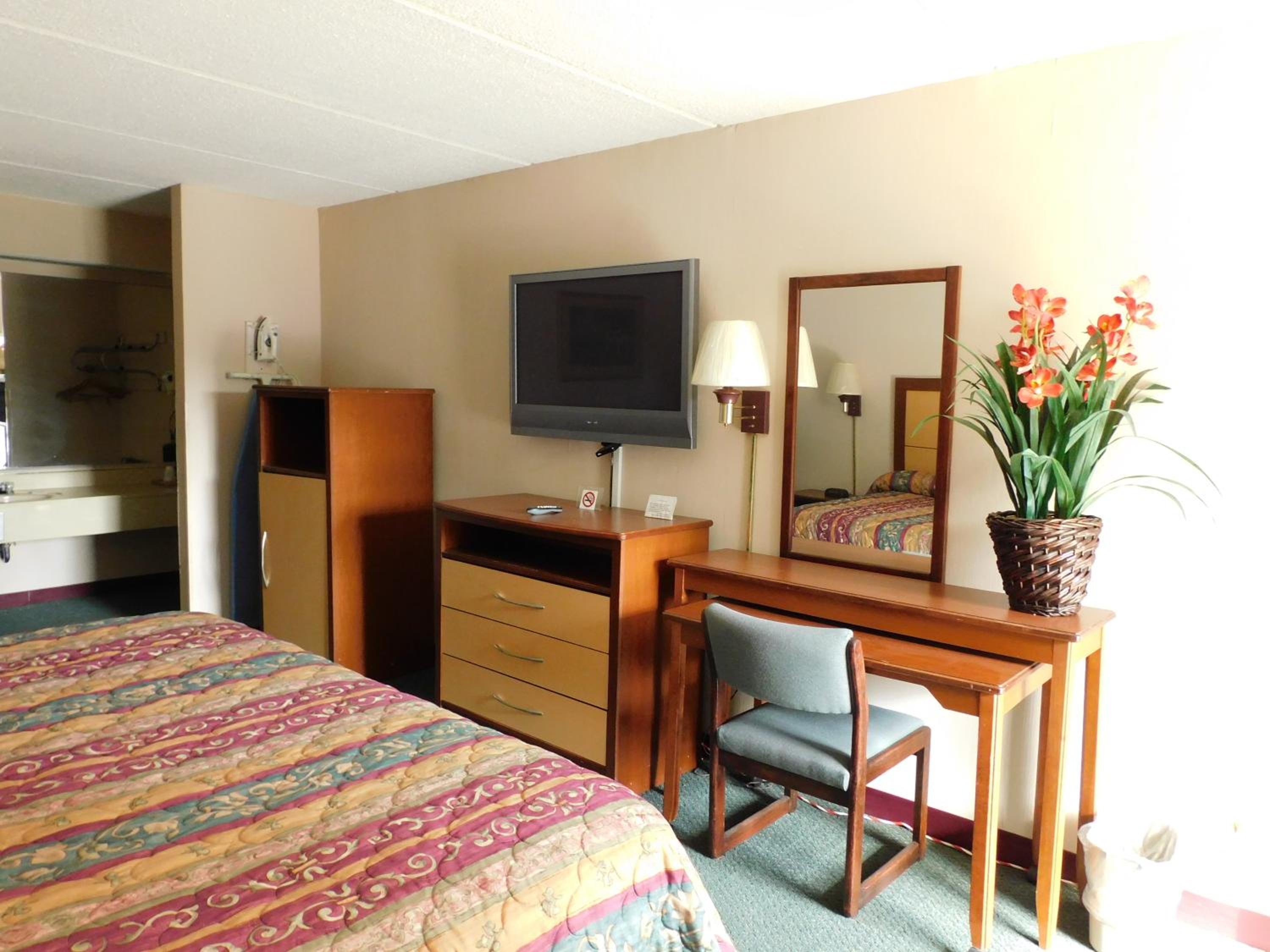 Camilla Inn & Suites