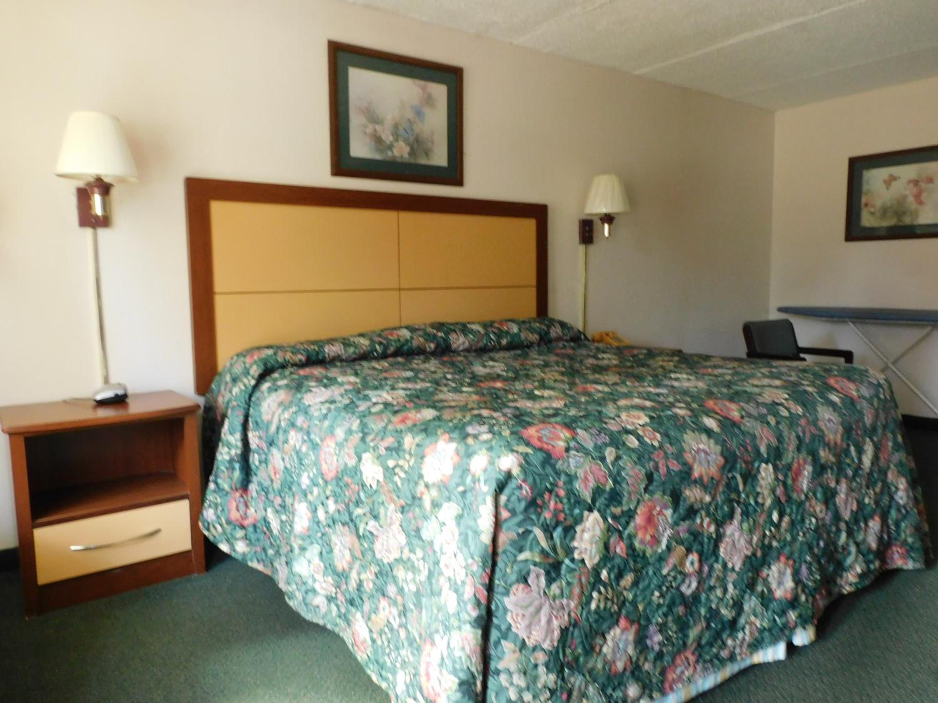 Camilla Inn & Suites
