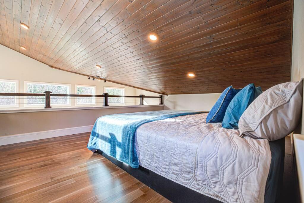 Newly built Modern Chalet at Mt. Hood Village view 3