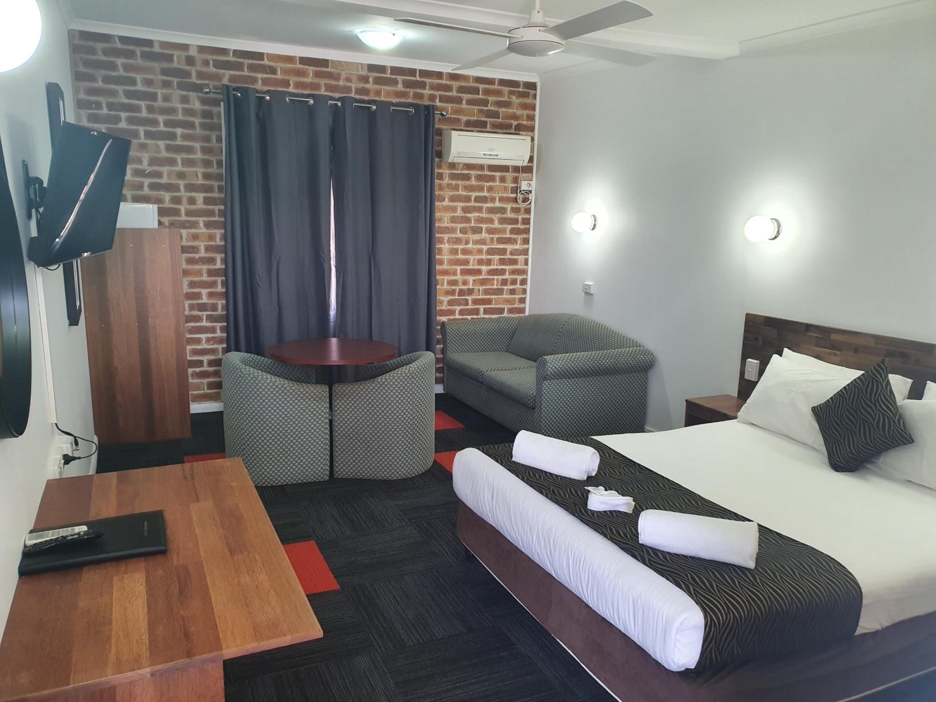 Moonraker Motor Inn