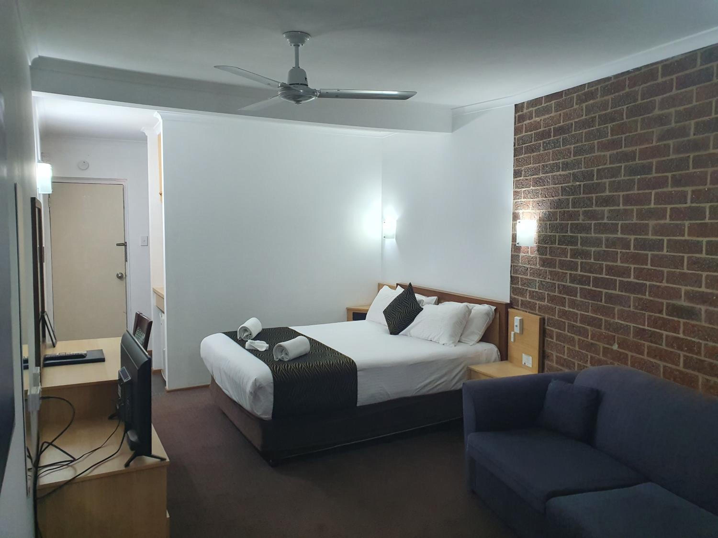 Moonraker Motor Inn