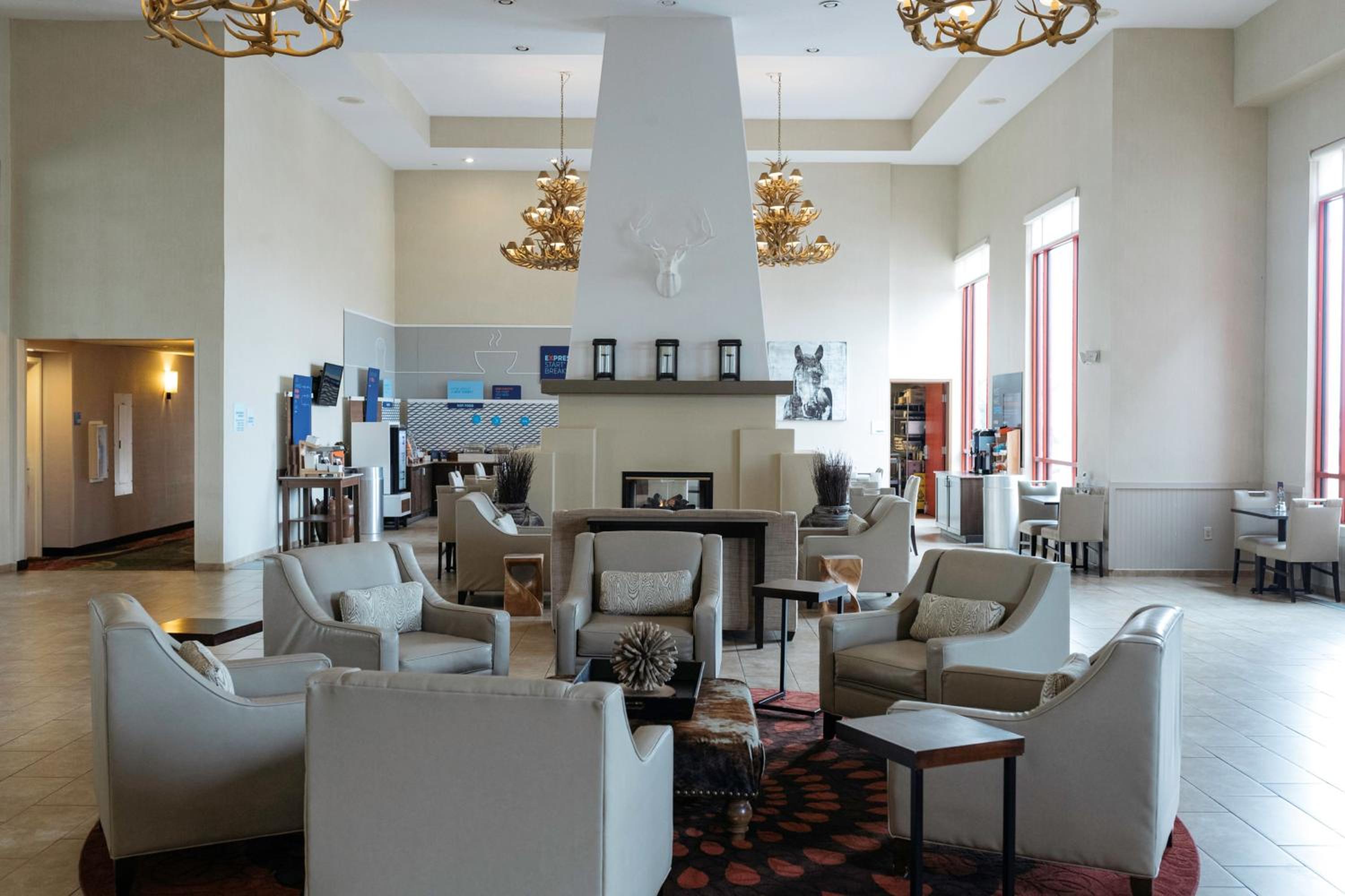 Holiday Inn Express  Suites - Olathe North, an IHG Hotel - Property Image 17