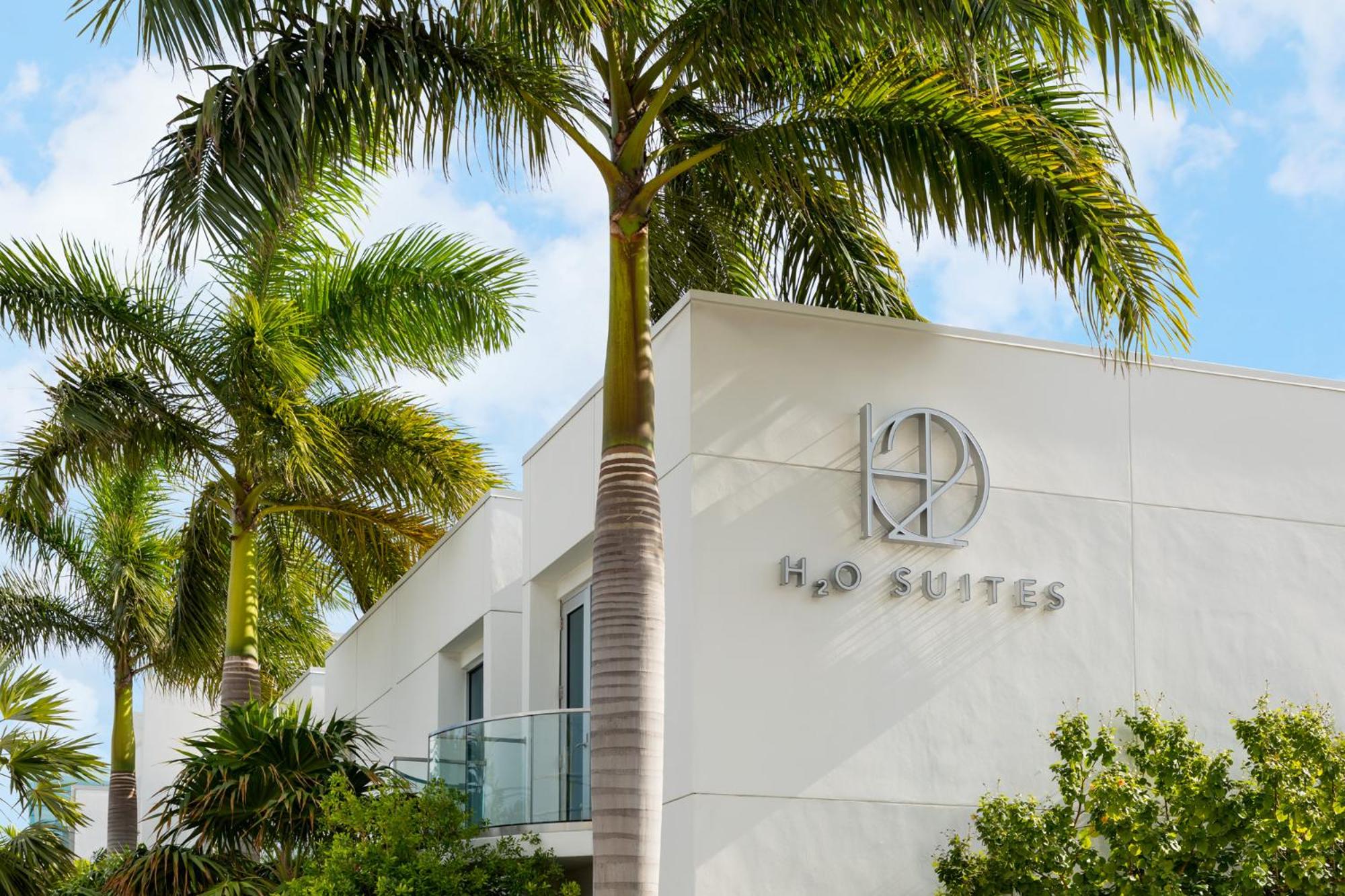 Hotel H2O Suites- Adults Only - Image 1