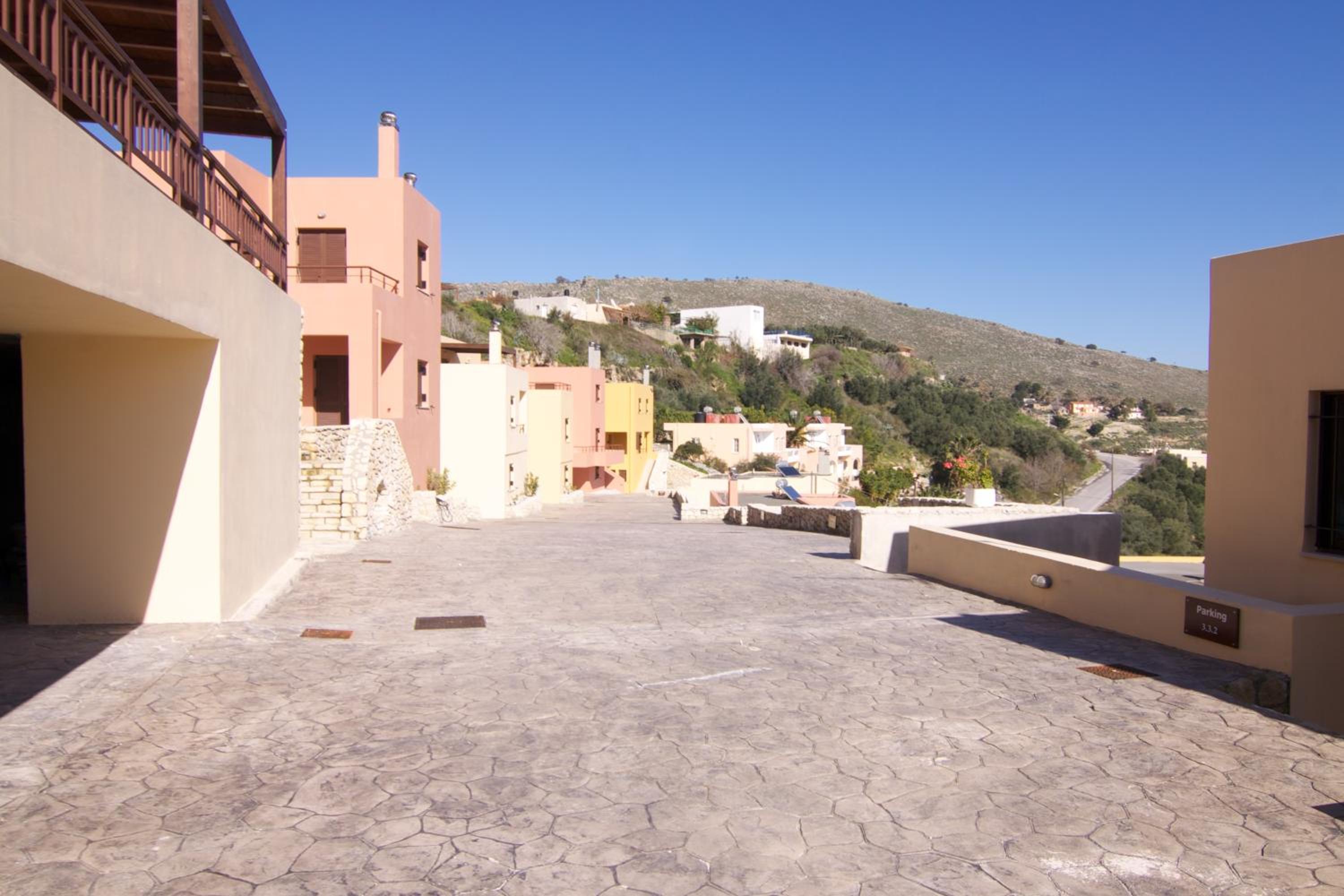 Gardenia Terra & Pool view 4
