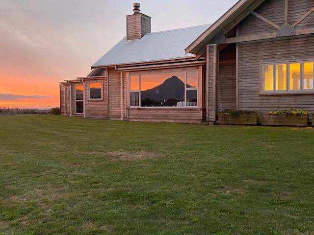 Taranaki Country Lodge view 2