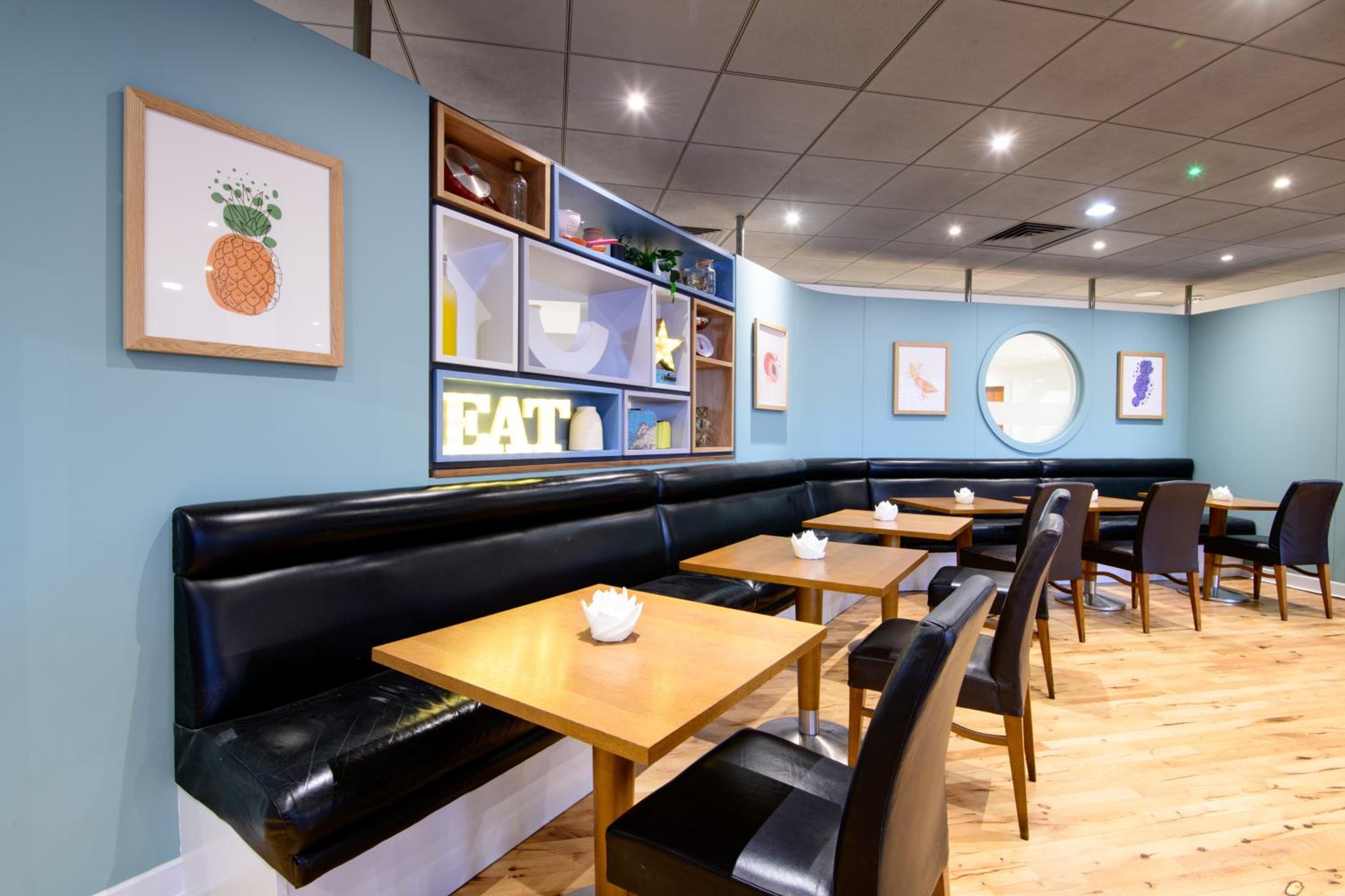 Bolton Vacations - Holiday Inn Bolton Centre, an IHG Hotel - Property Image 3