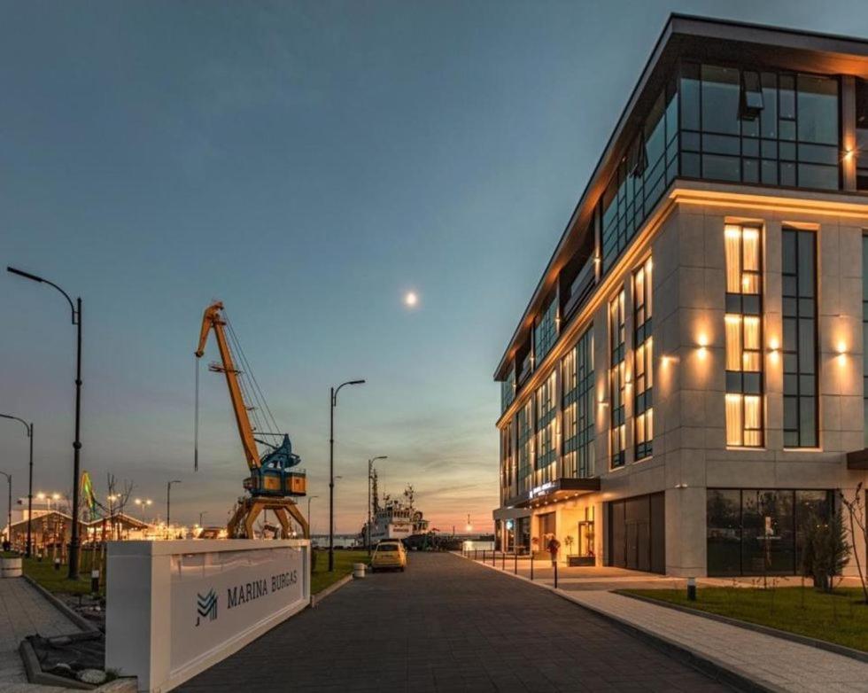 UNIQUE LOCATION APARTMENT WITH PARKING