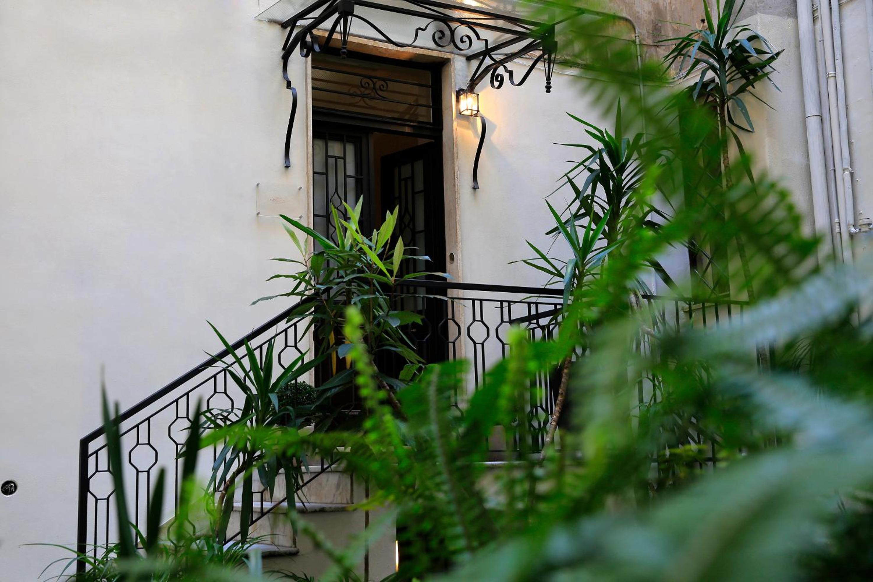 74 Crescenzio House