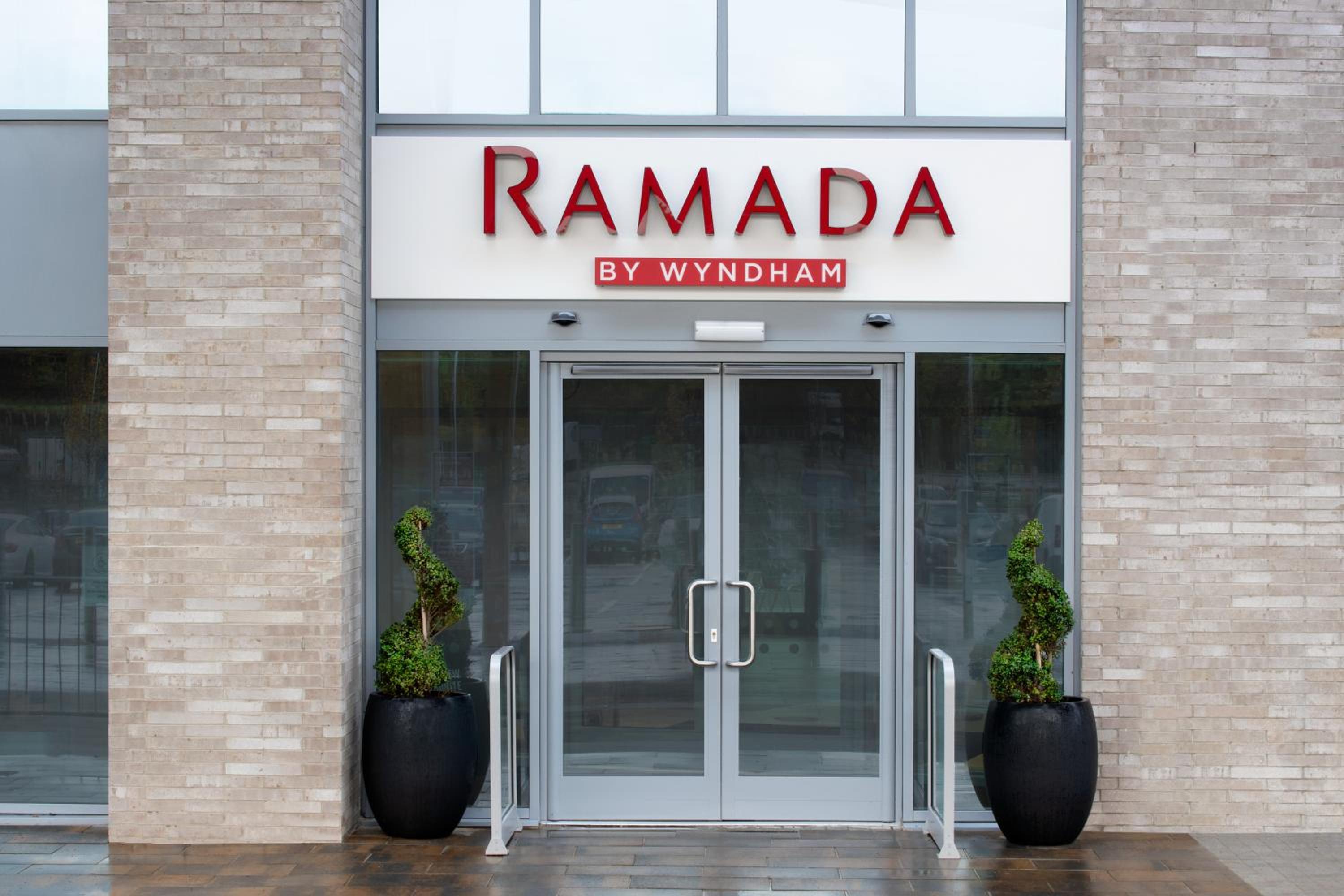 Hotel Ramada by Wyndham Leeds East - Image 1