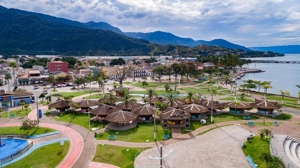 Natureza a 100m da Praia, 4 suítes, amplo jardim