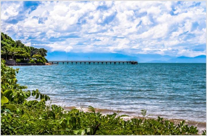 Natureza a 100m da Praia, 4 suítes, amplo jardim