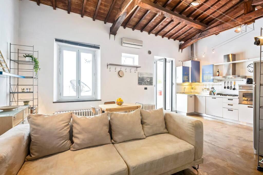 Bright House with terrace in Santa Croce