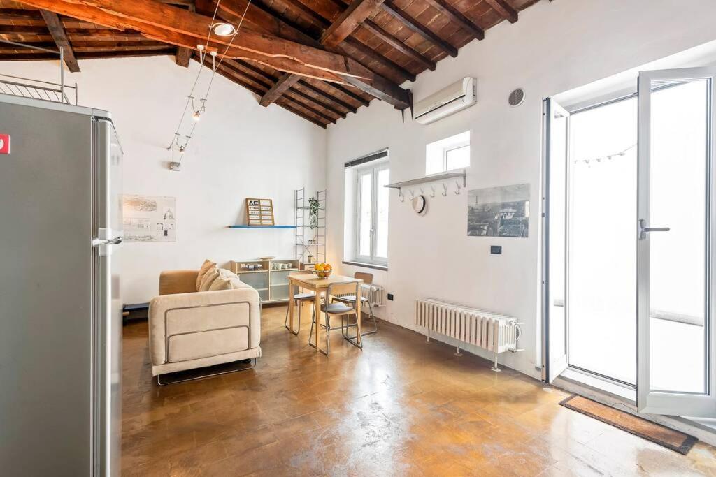 Bright House with terrace in Santa Croce