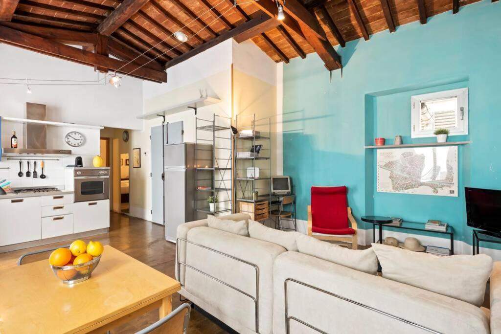 Bright House with terrace in Santa Croce