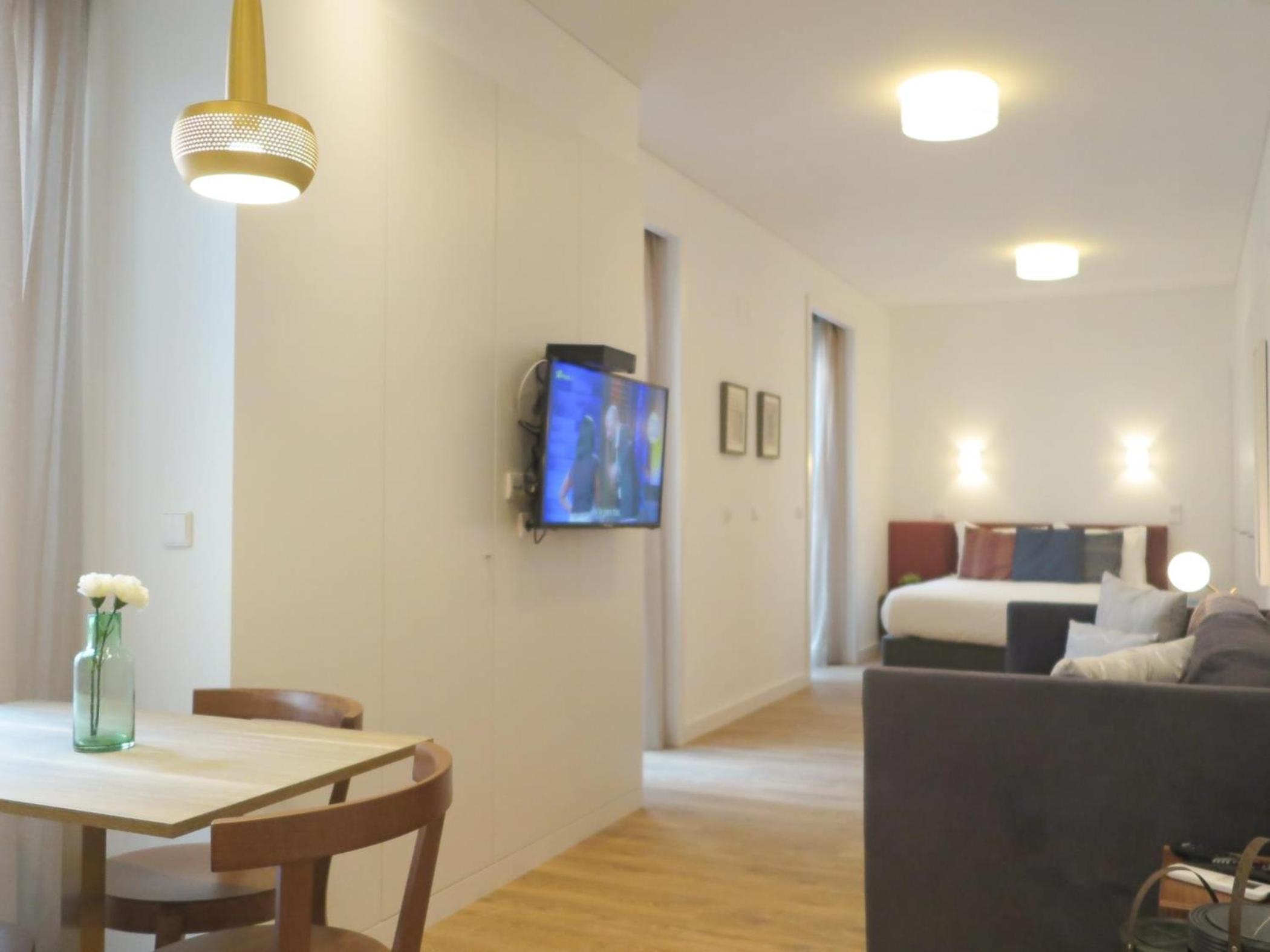 Chiado modern apt with ac elevator green terrace view 5