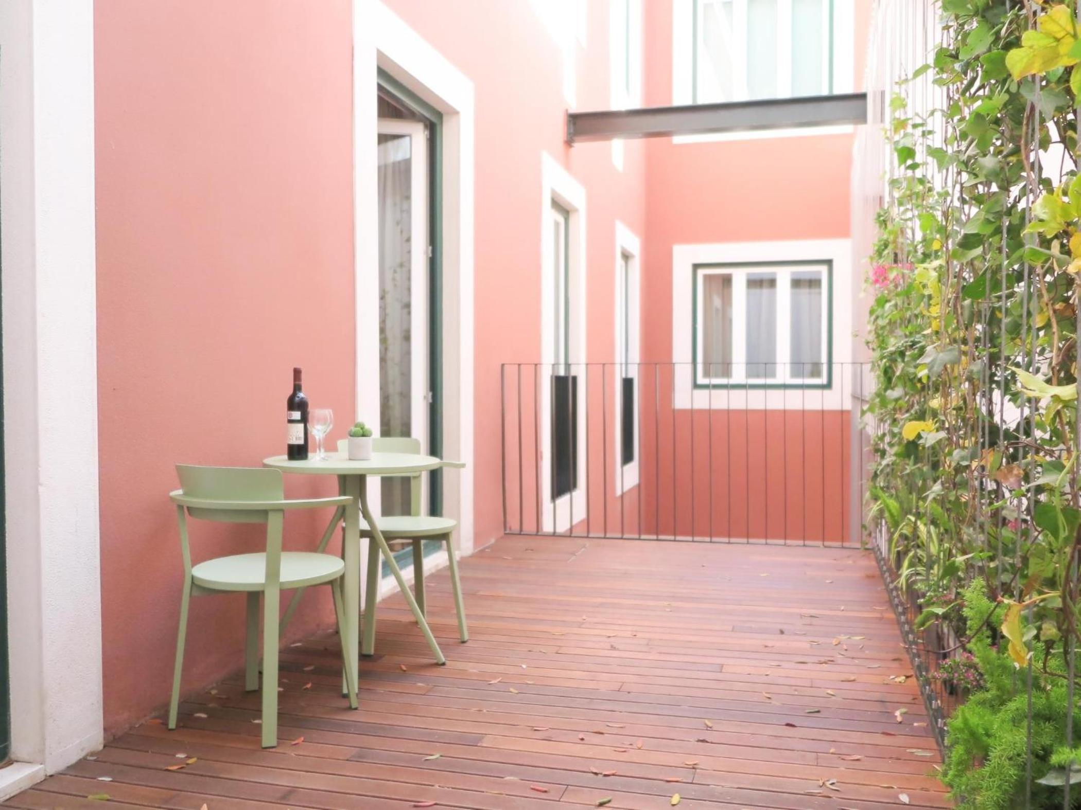 Chiado modern apt with ac elevator green terrace view 2