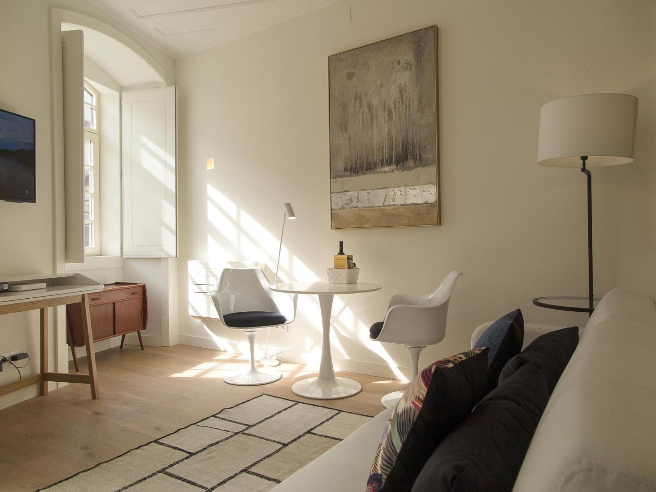 Chiado bright modern apt with ac elevator view 5