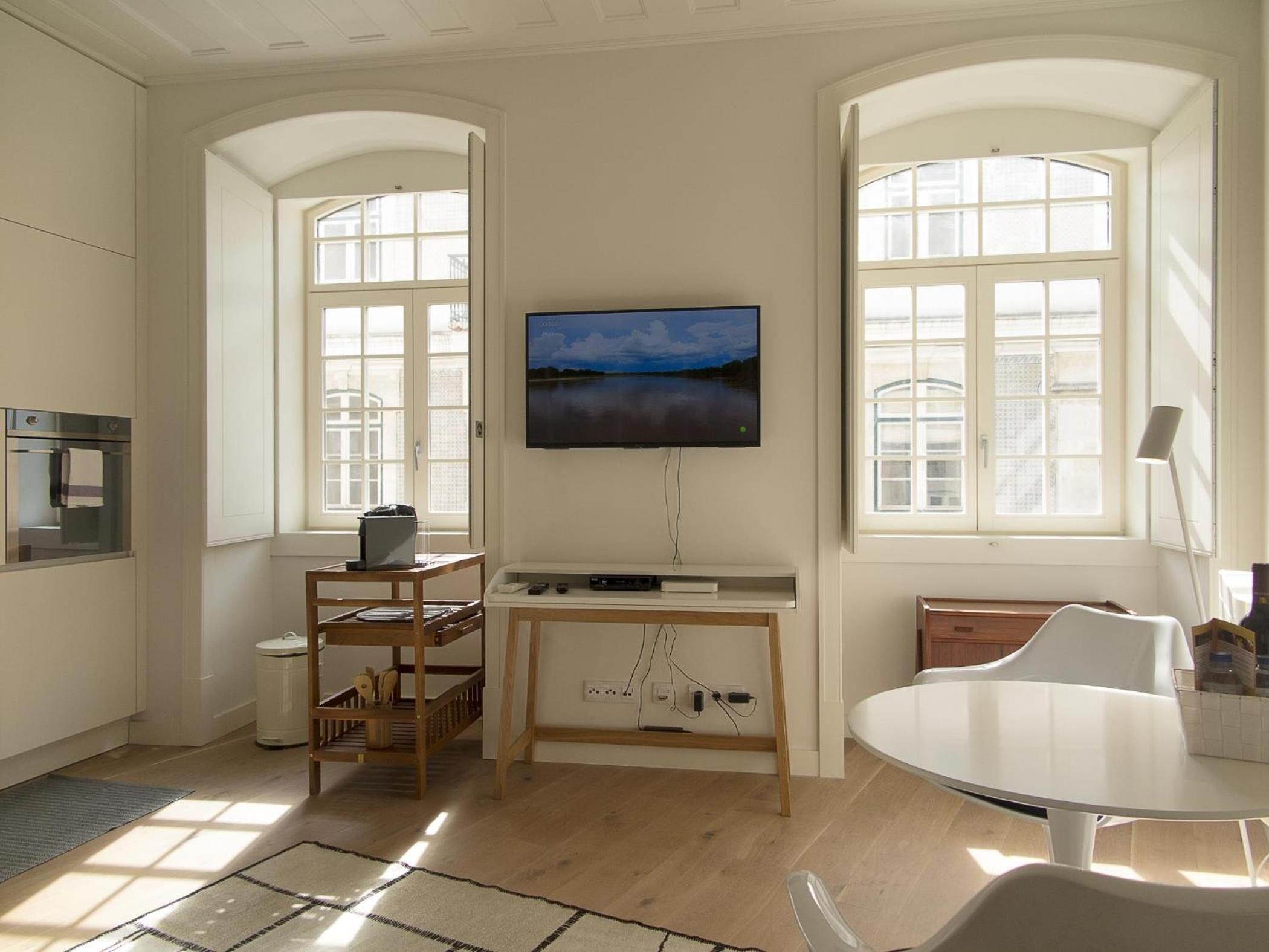 Chiado bright modern apt with ac elevator view 4
