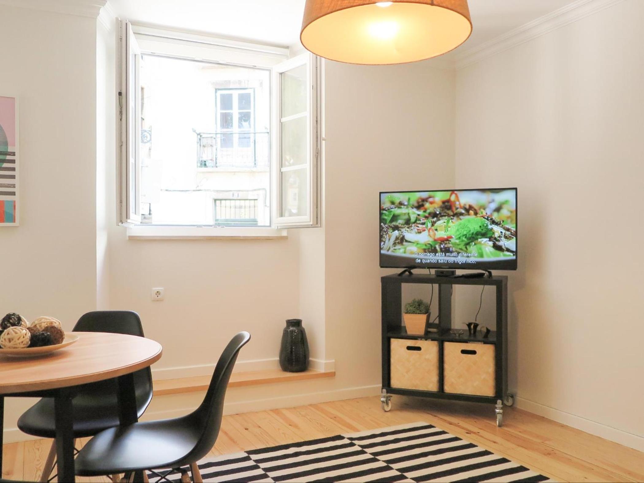 Historic alfama apt with modern style view 4
