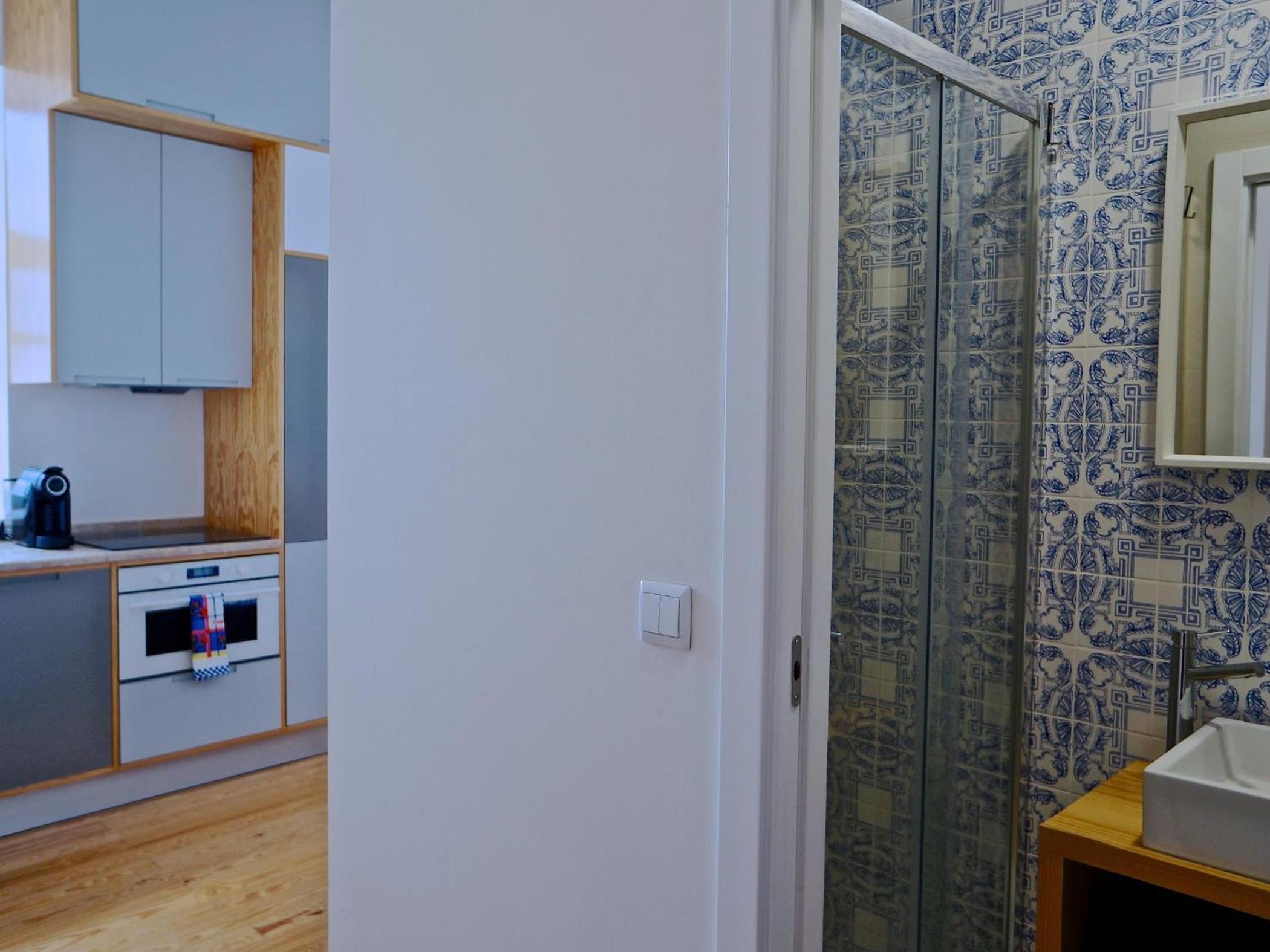 Mouraria lovers cozy bright apartment view 3