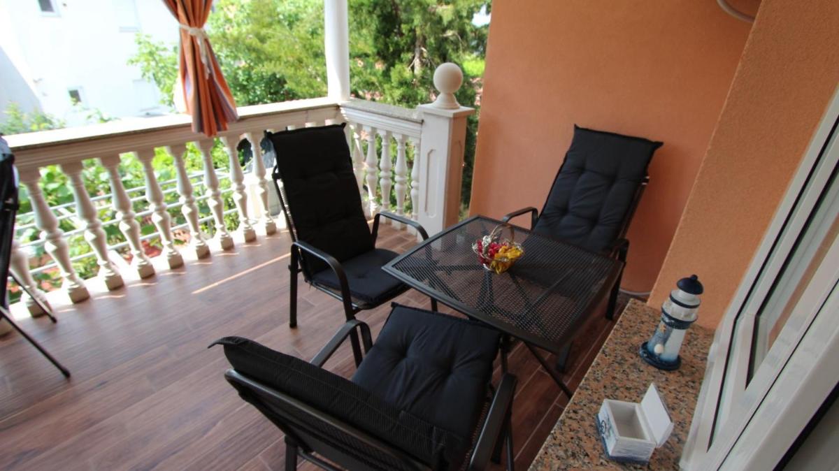Apartment Kreslin view 4