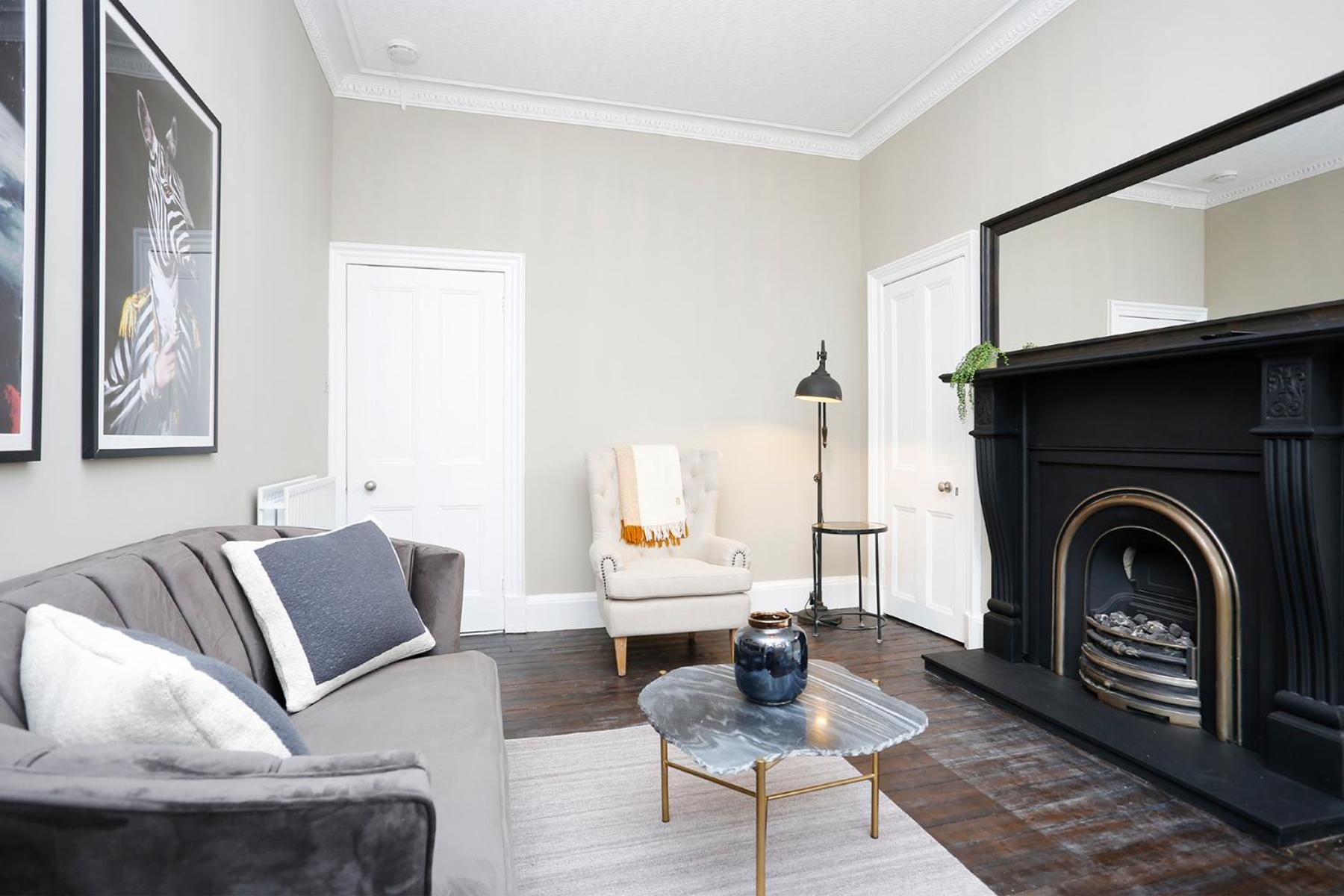 JOIVY Modern 1-BR Apartment in Trendy Stockbridge view 4