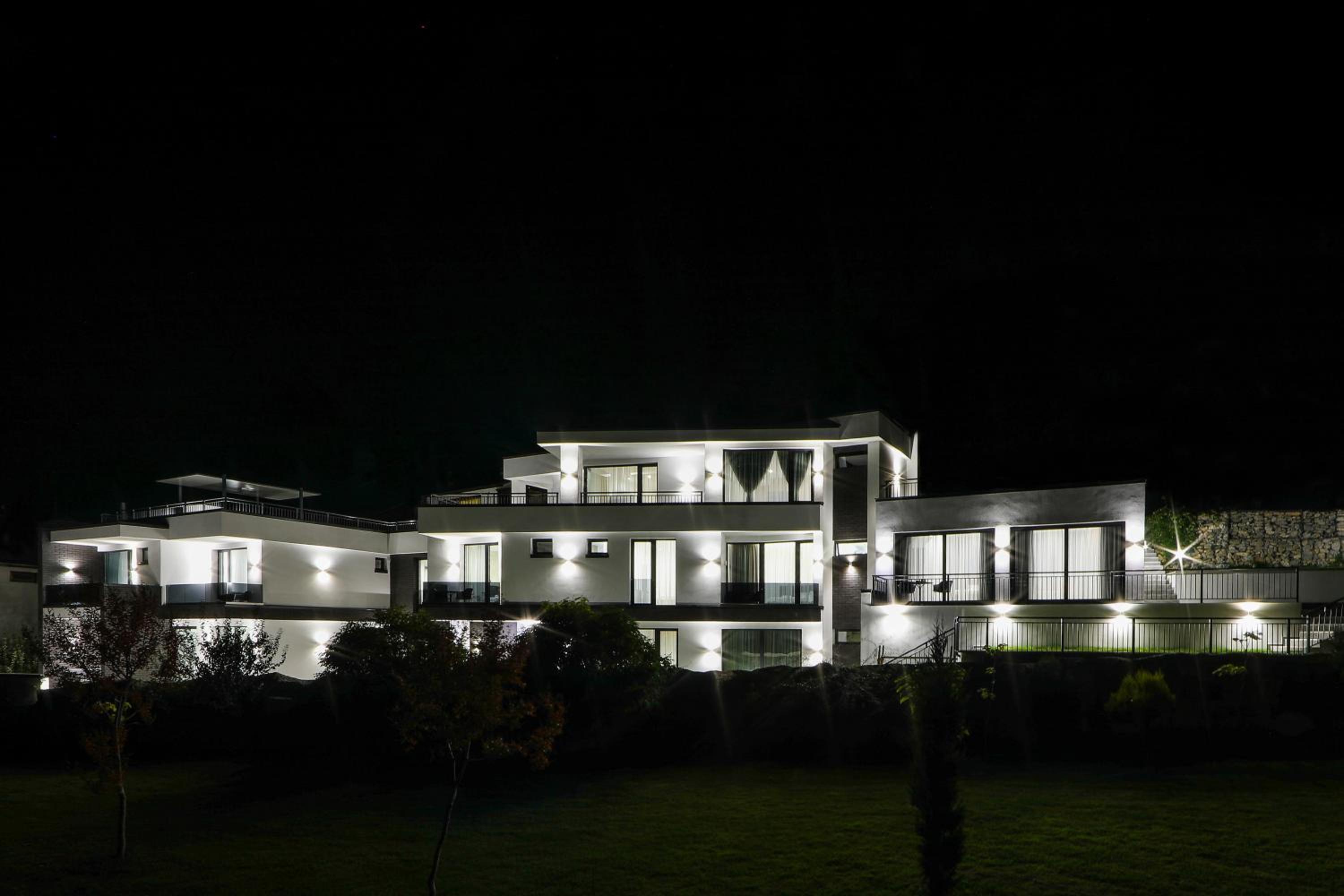 GRAFFIT Luxury houses