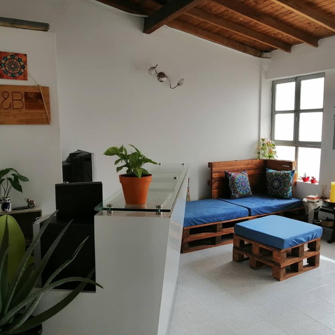 Habitación privada en casa de familia cerca del CC VIVA Envigado