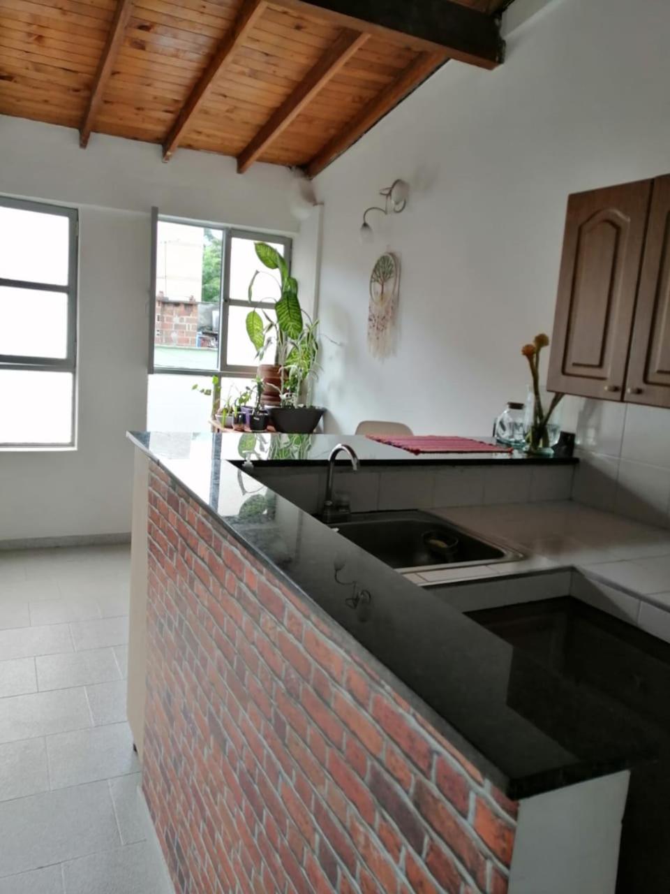 Habitación privada en casa de familia cerca del CC VIVA Envigado