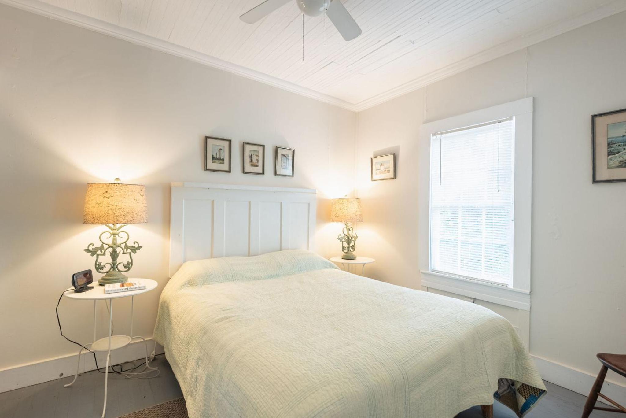 808 E Ashley - The Board and Batten - 3 Bedrooms near Ocean view 5