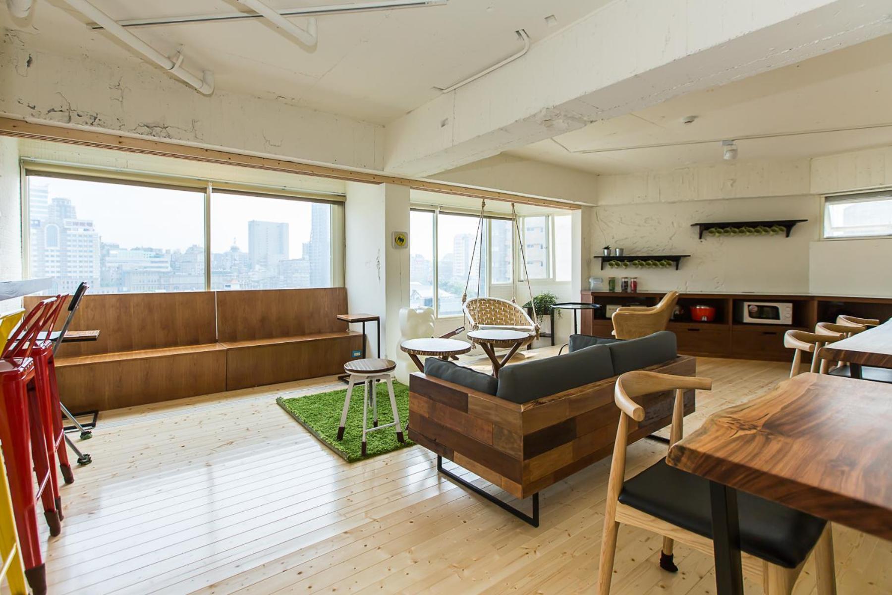 Mr. Lobster’s Secret Den design hostel
