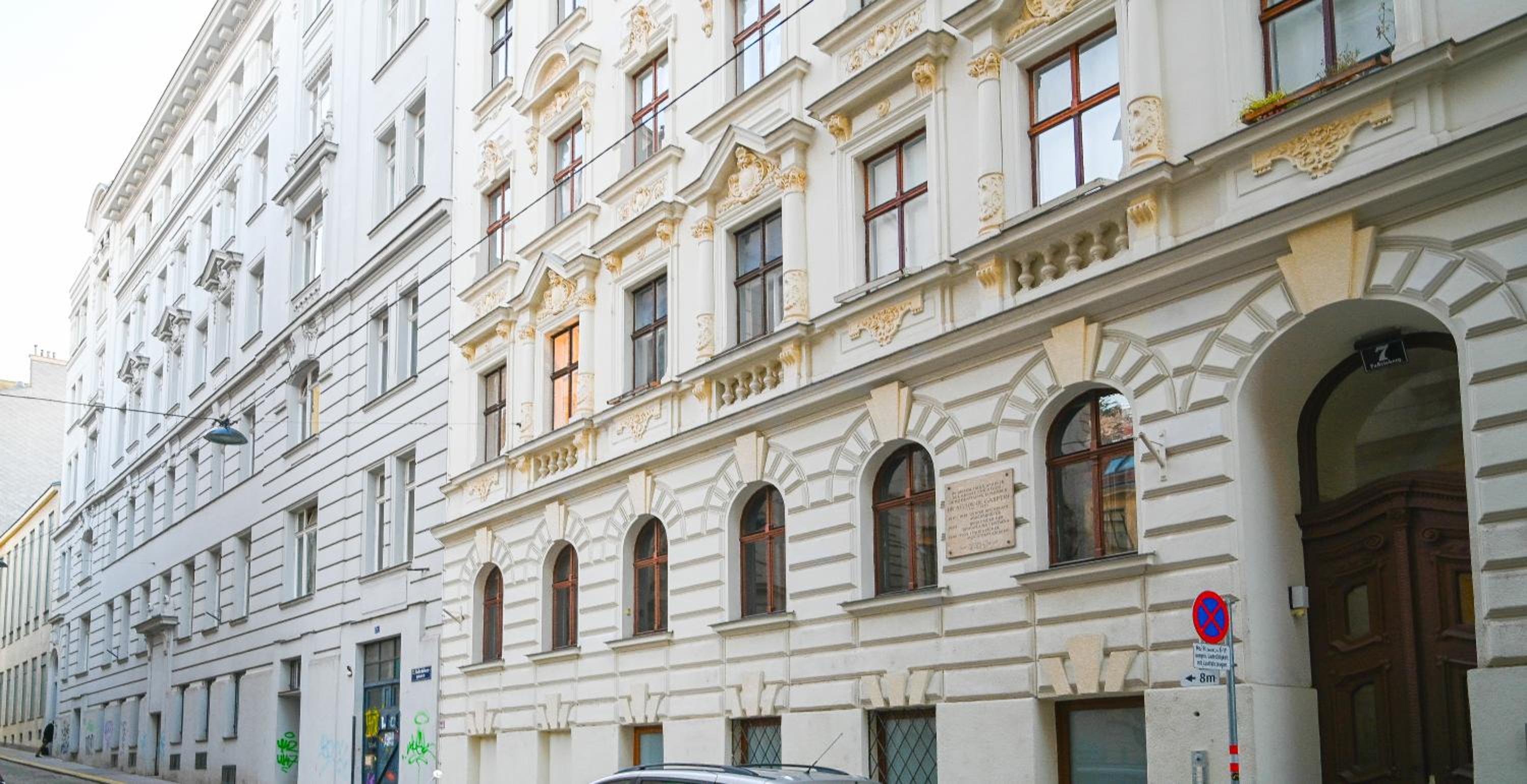 Premium Duplex 2BR for 6 with Balcony near City Museums Metro U3 U2