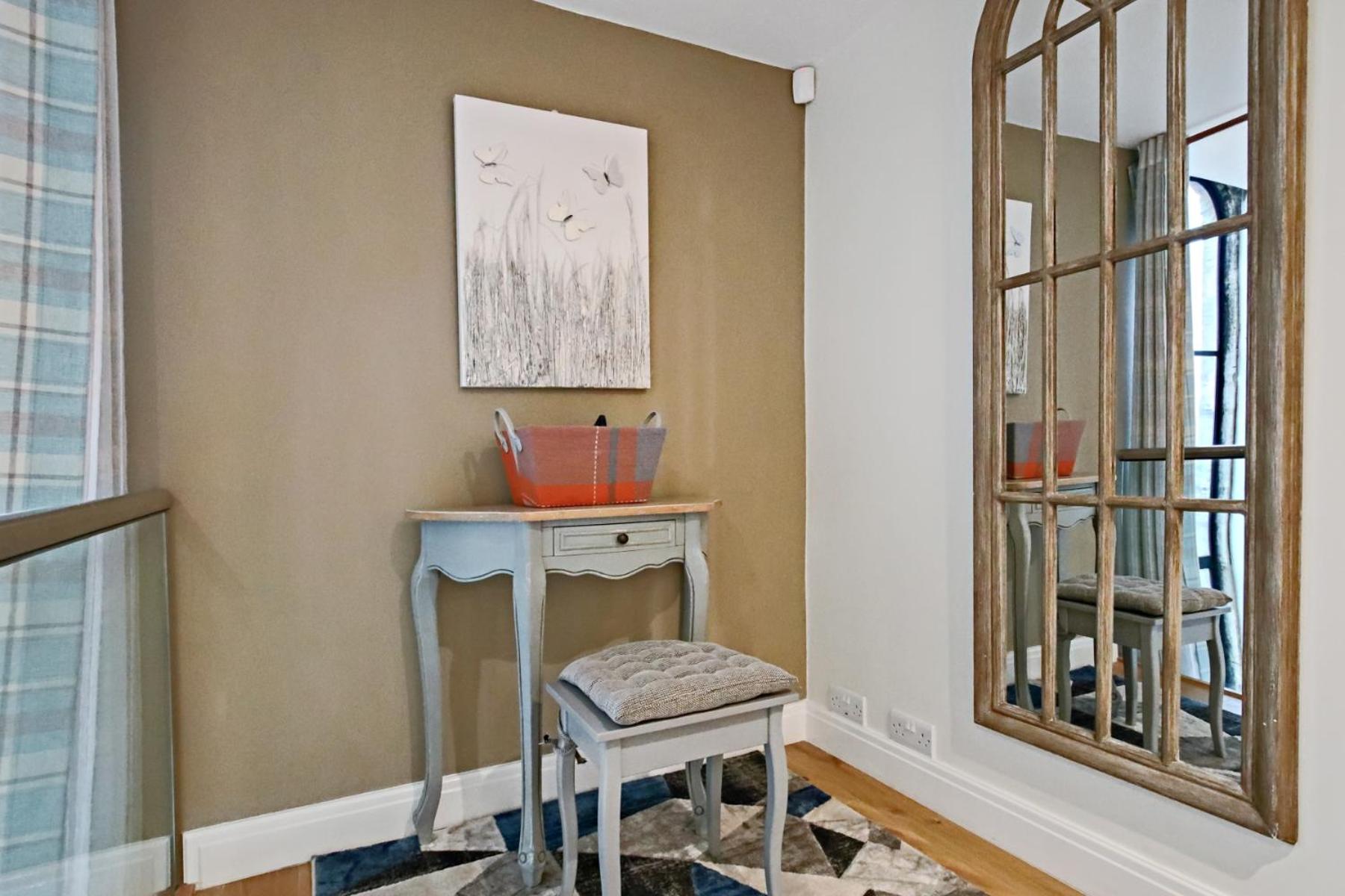 Church suite, Stow-on-the-Wold, Sleeps 4, town location view 4
