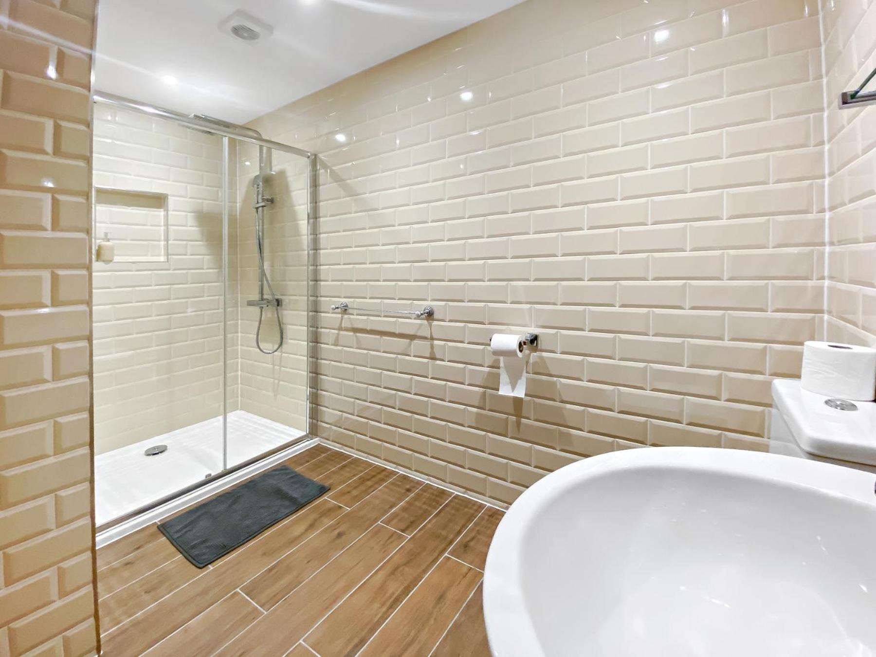 Church suite, Stow-on-the-Wold, Sleeps 4, town location view 3