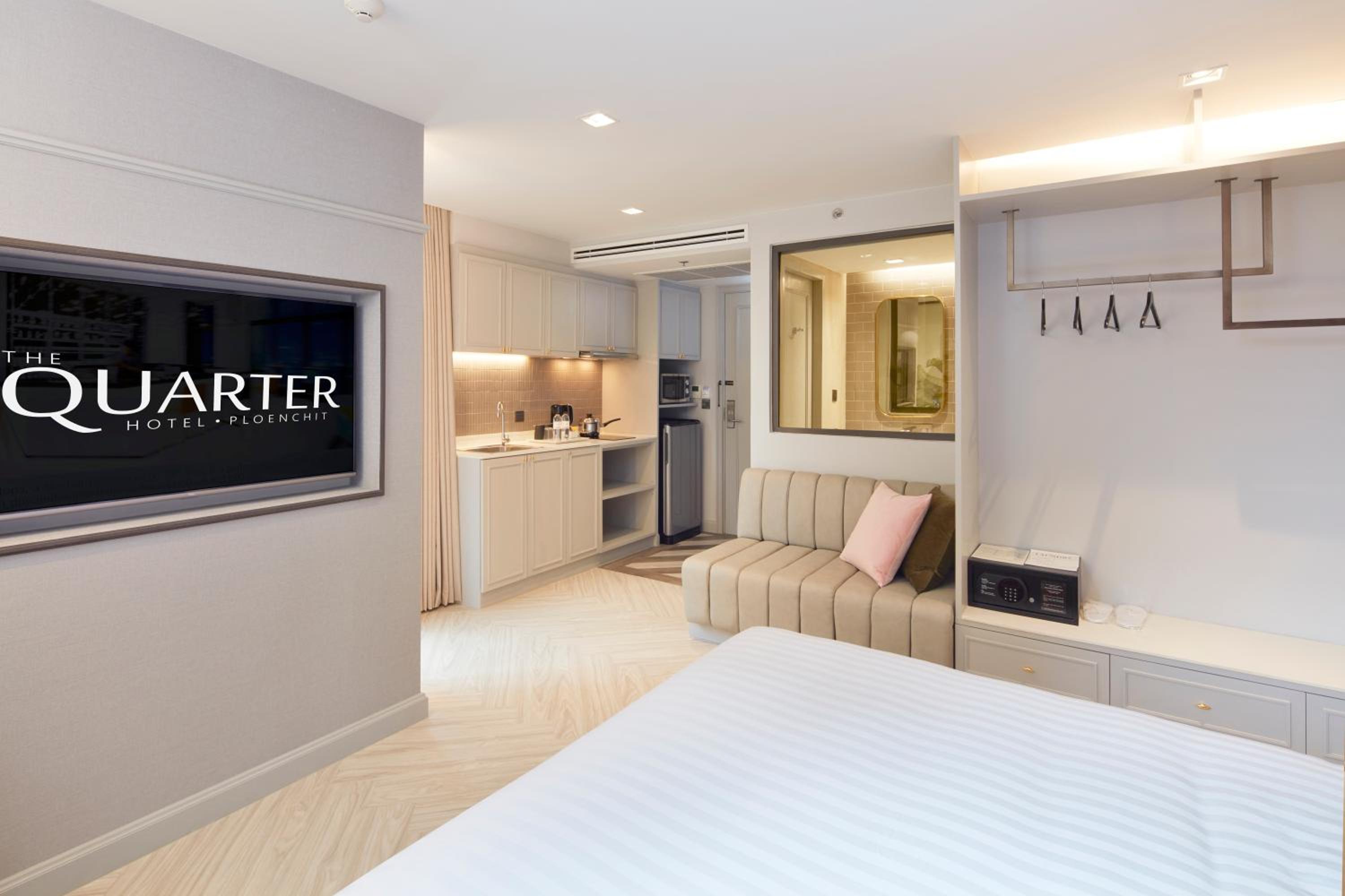 The Quarter Ploenchit by UHG