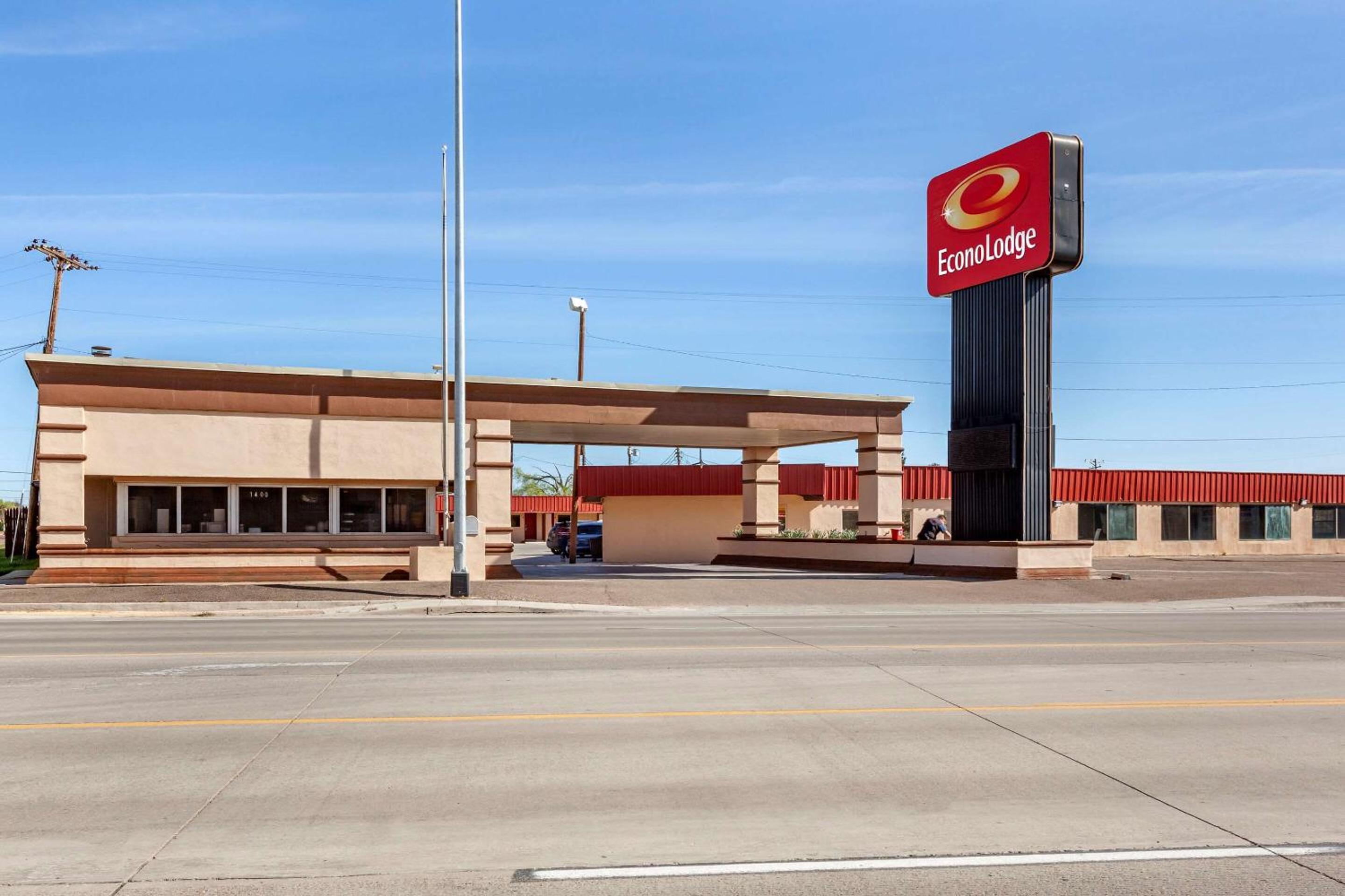 Econo Lodge Clovis view 2