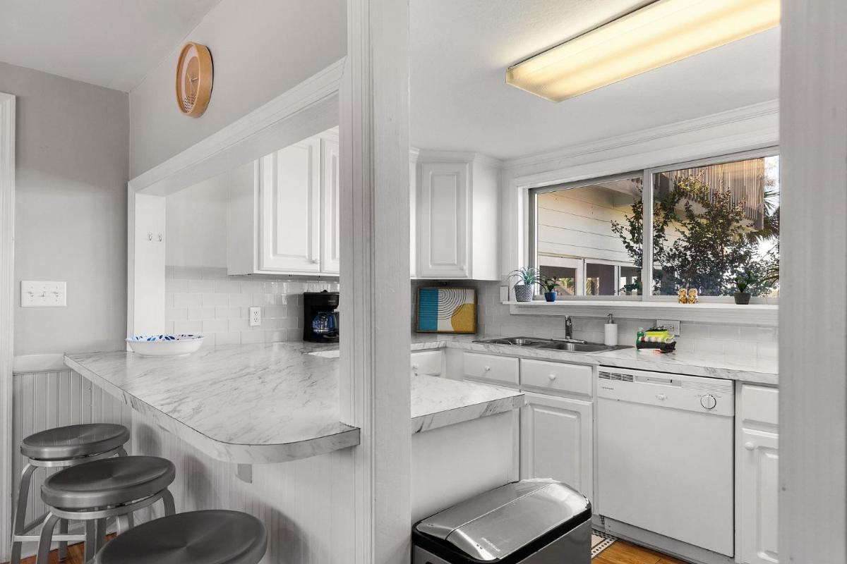 1684 E Ashley - Sol Searcher - 2 Bedrooms view 3
