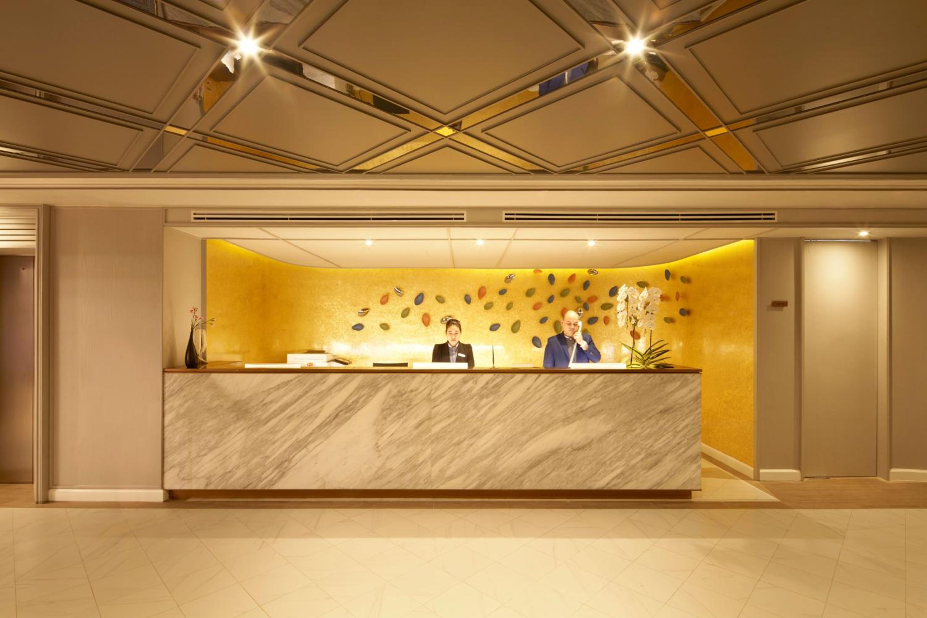 The Quarter Ploenchit by UHG